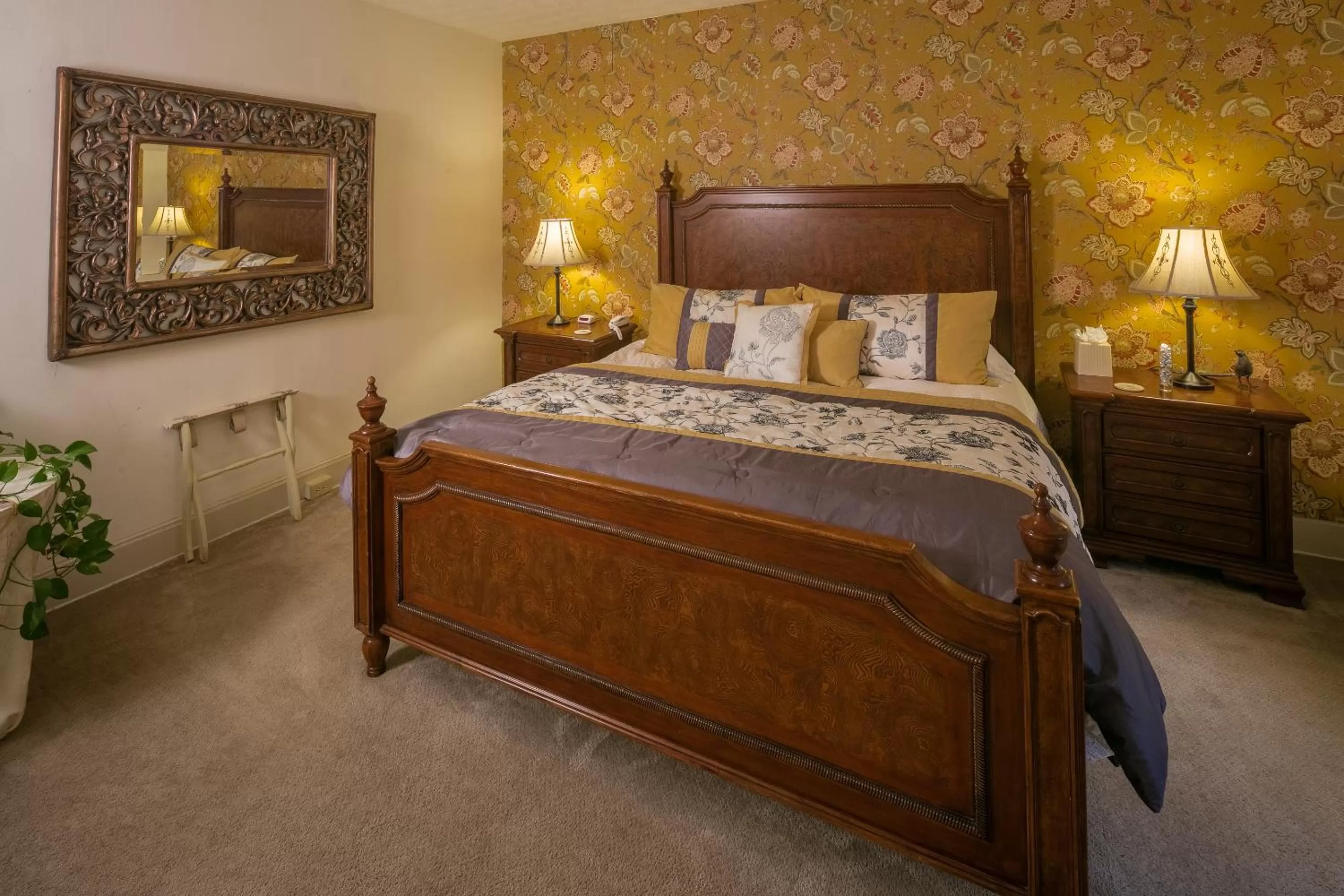 Bed in Taylor House Inn