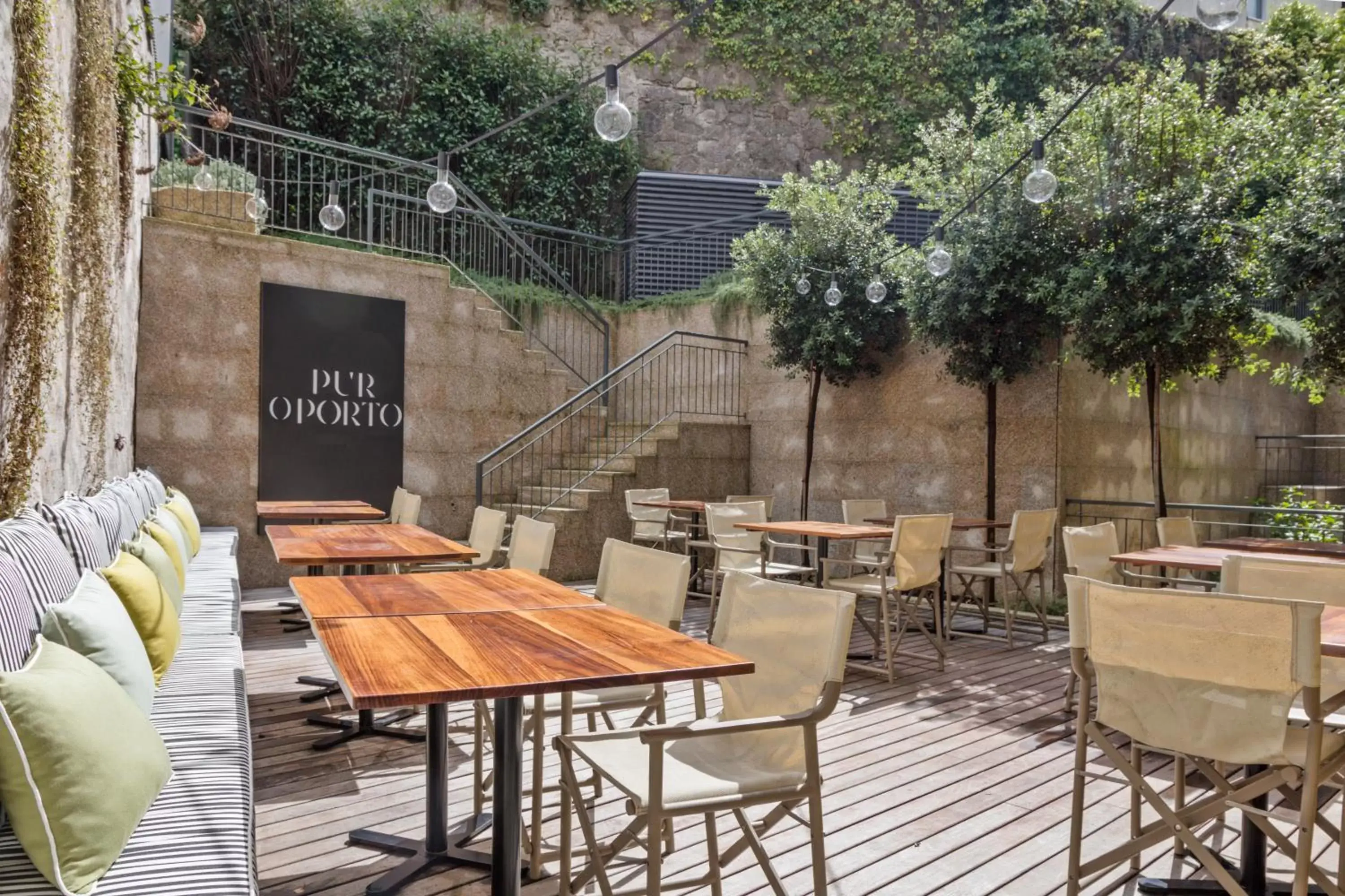 Balcony/Terrace, Restaurant/Places to Eat in Pur Oporto Boutique Hotel by actahotels
