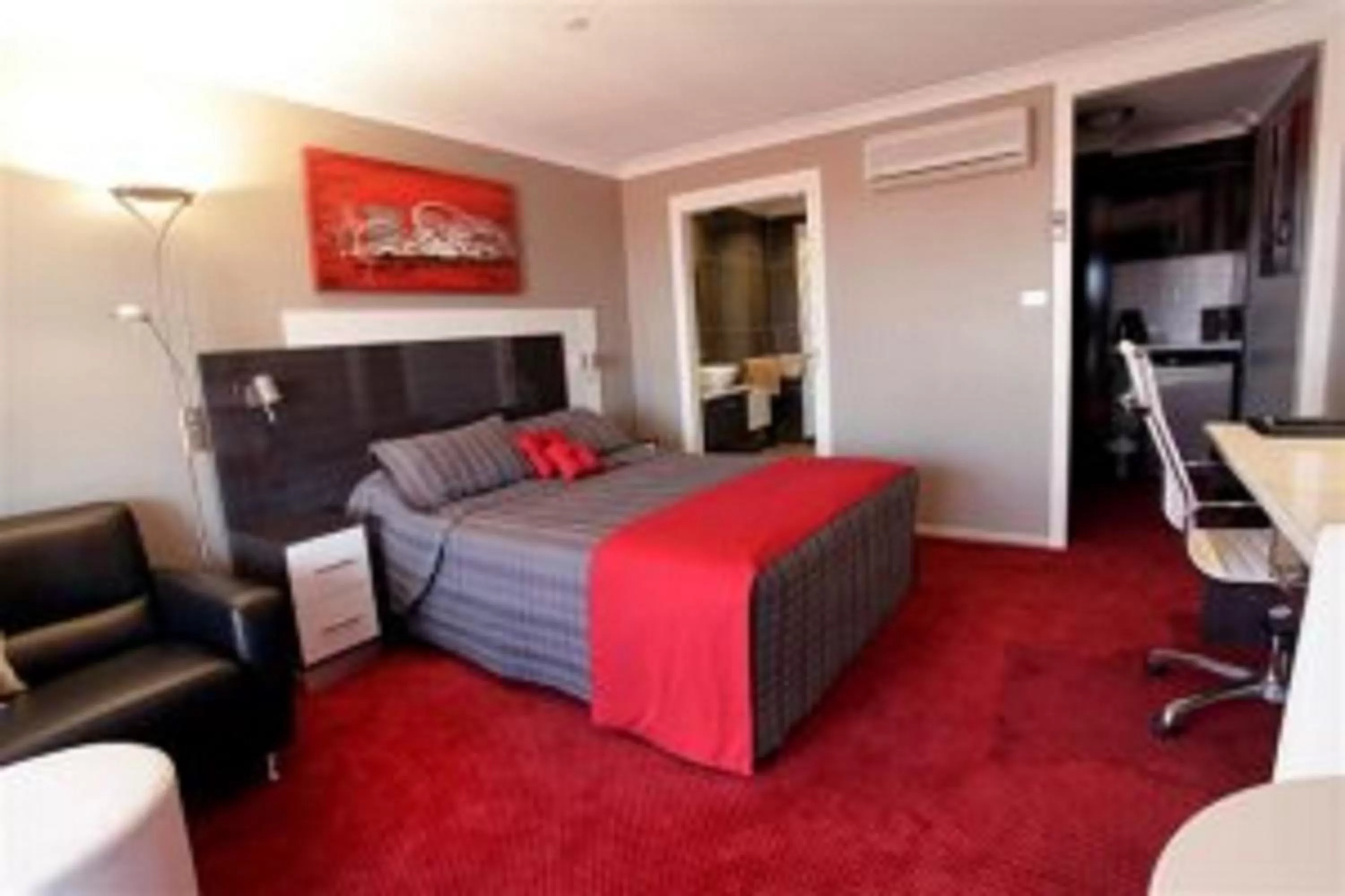 Bedroom, Bed in Cattlemans Country Motor Inn & Serviced Apartments