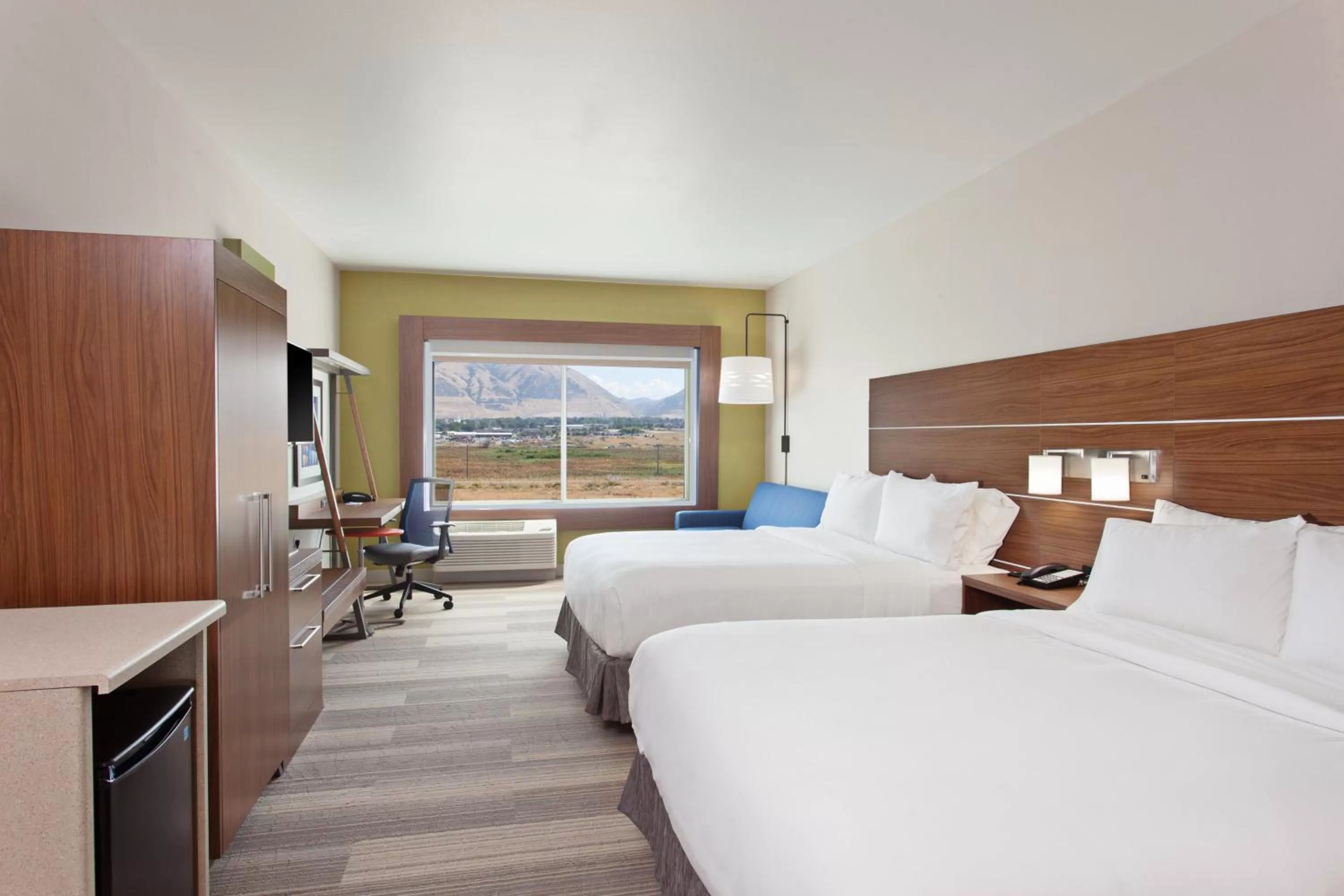 Photo of the whole room, Bed in Holiday Inn Express & Suites - Brigham City - North Utah by IHG