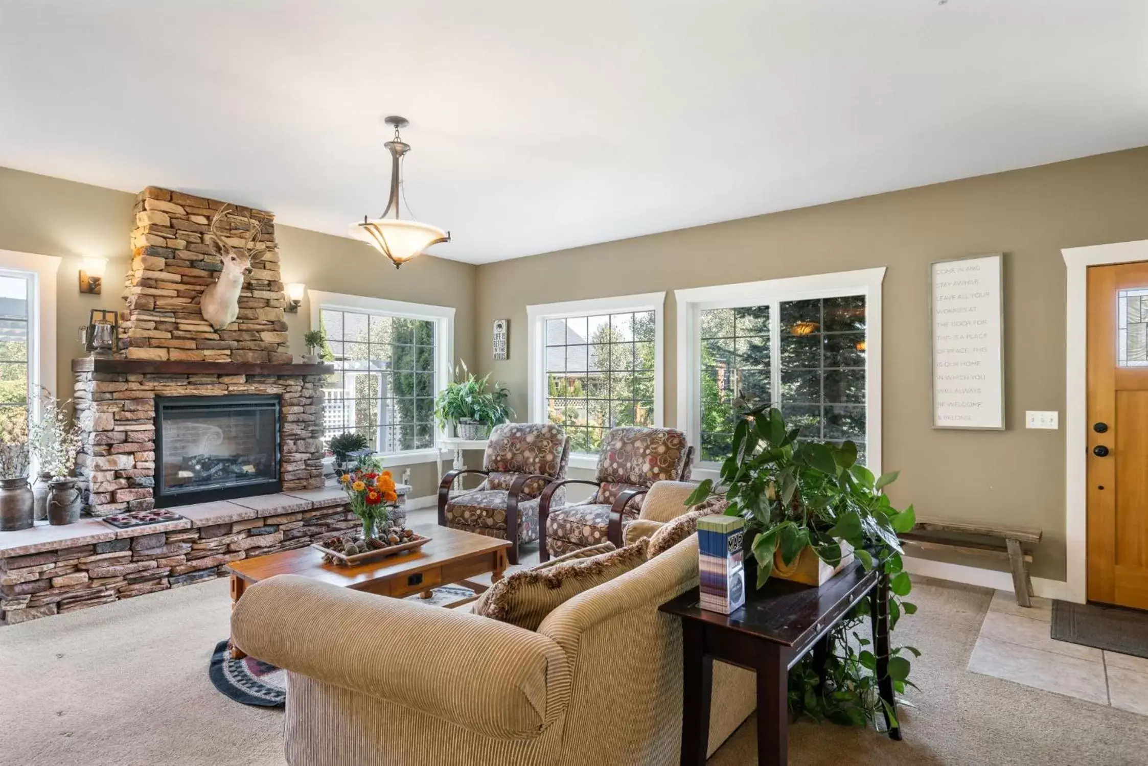 Living room, Seating Area in Granite Hills Inn