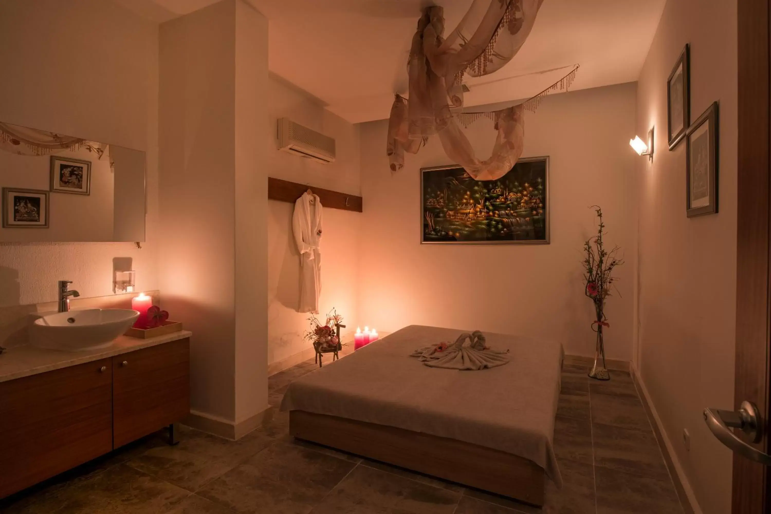 Massage, Bed in Barut B Suites