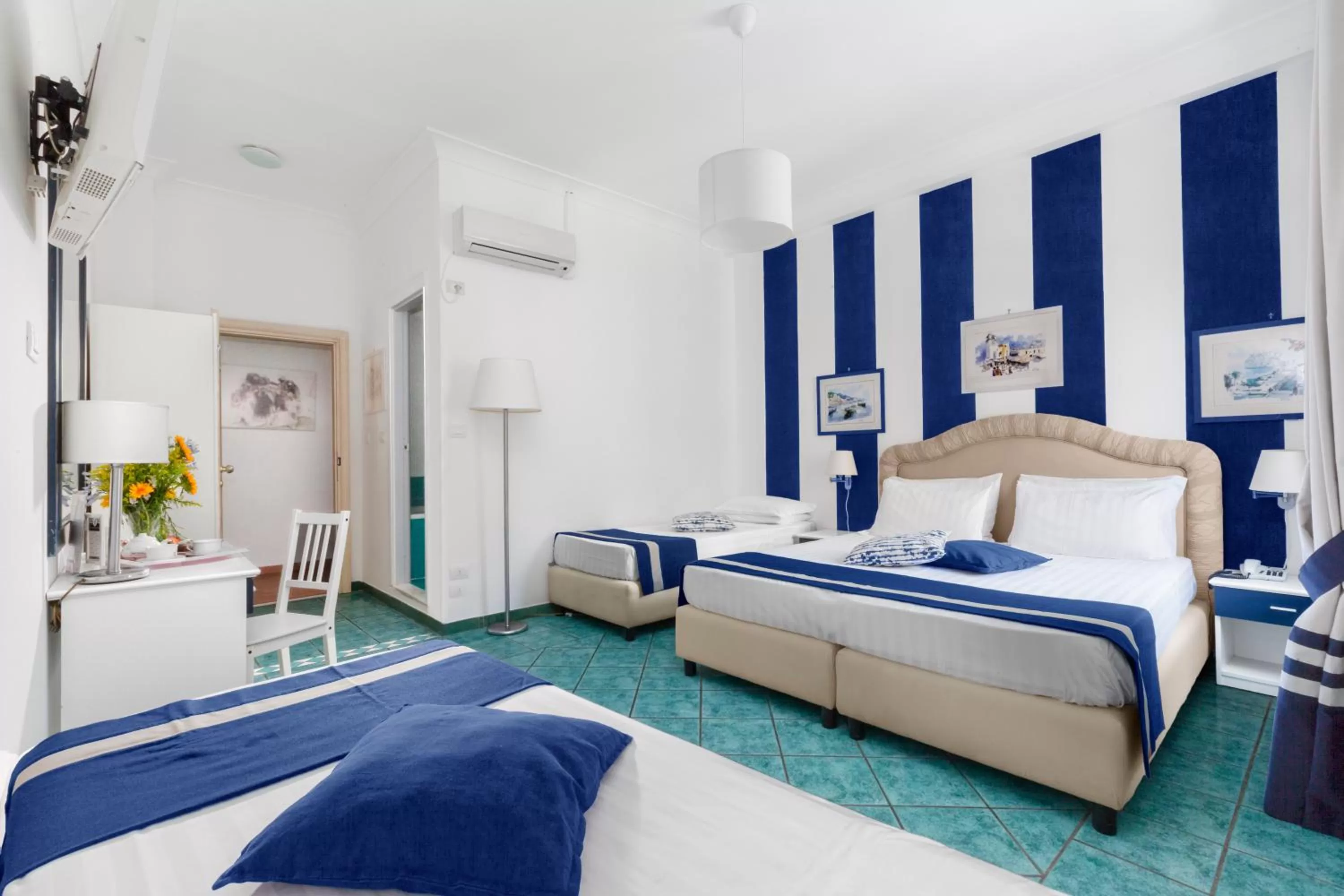 Photo of the whole room, Bed in Hotel Herculaneum