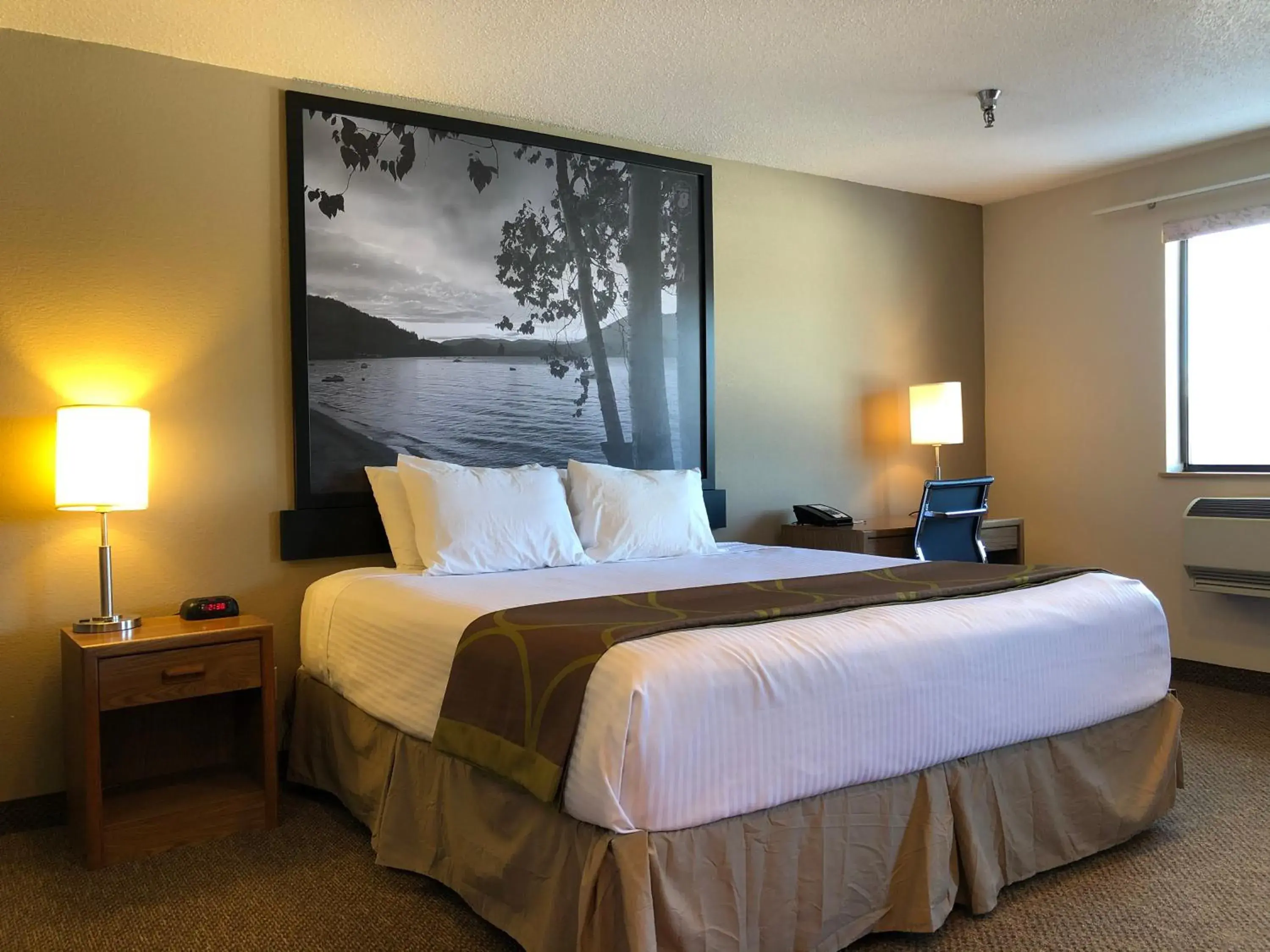 Bed in Super 8 by Wyndham Salmon Arm Bed in Super 8 by Wyndham Salmon Arm