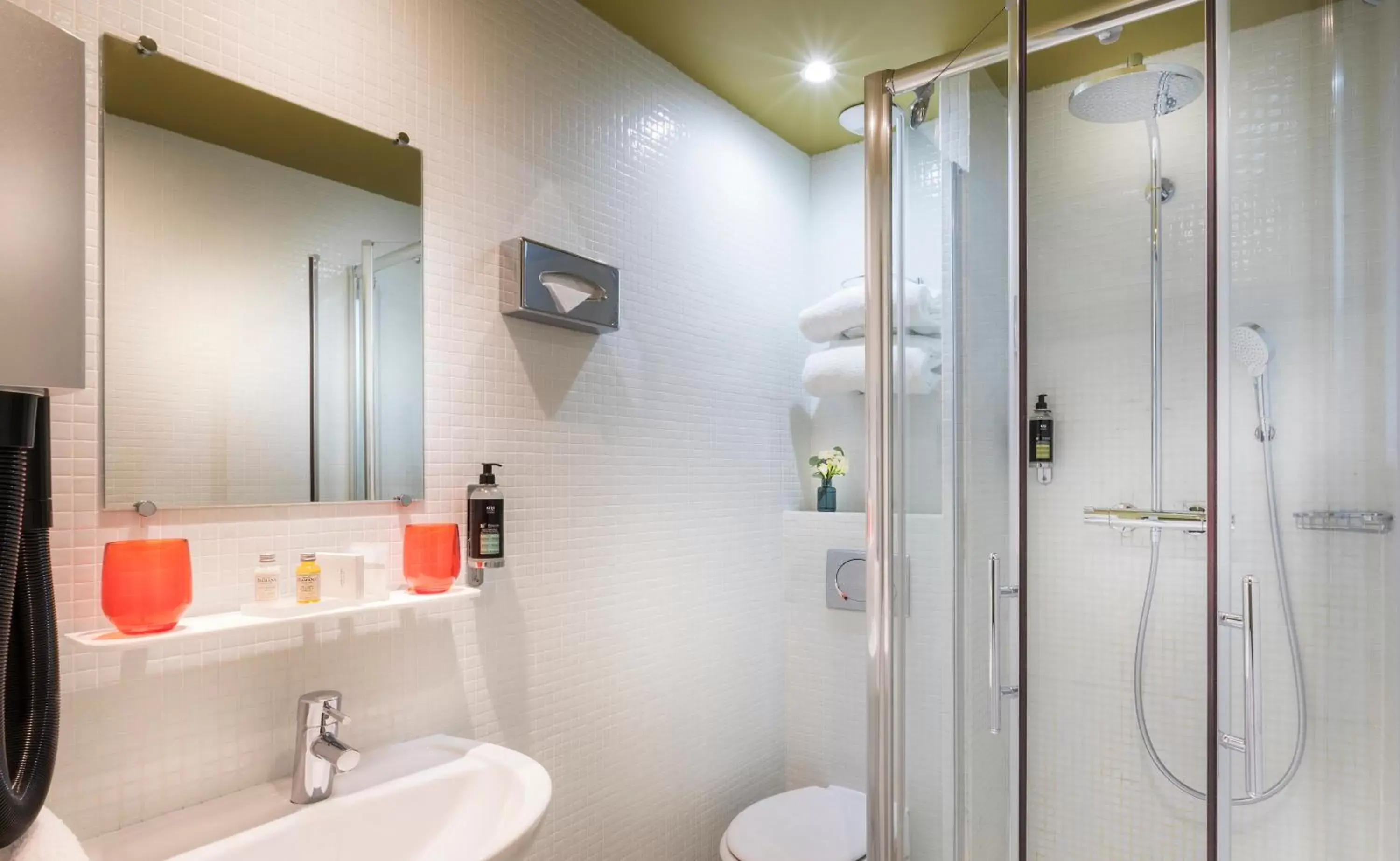 Shower, Bathroom in Gardette Park Hotel