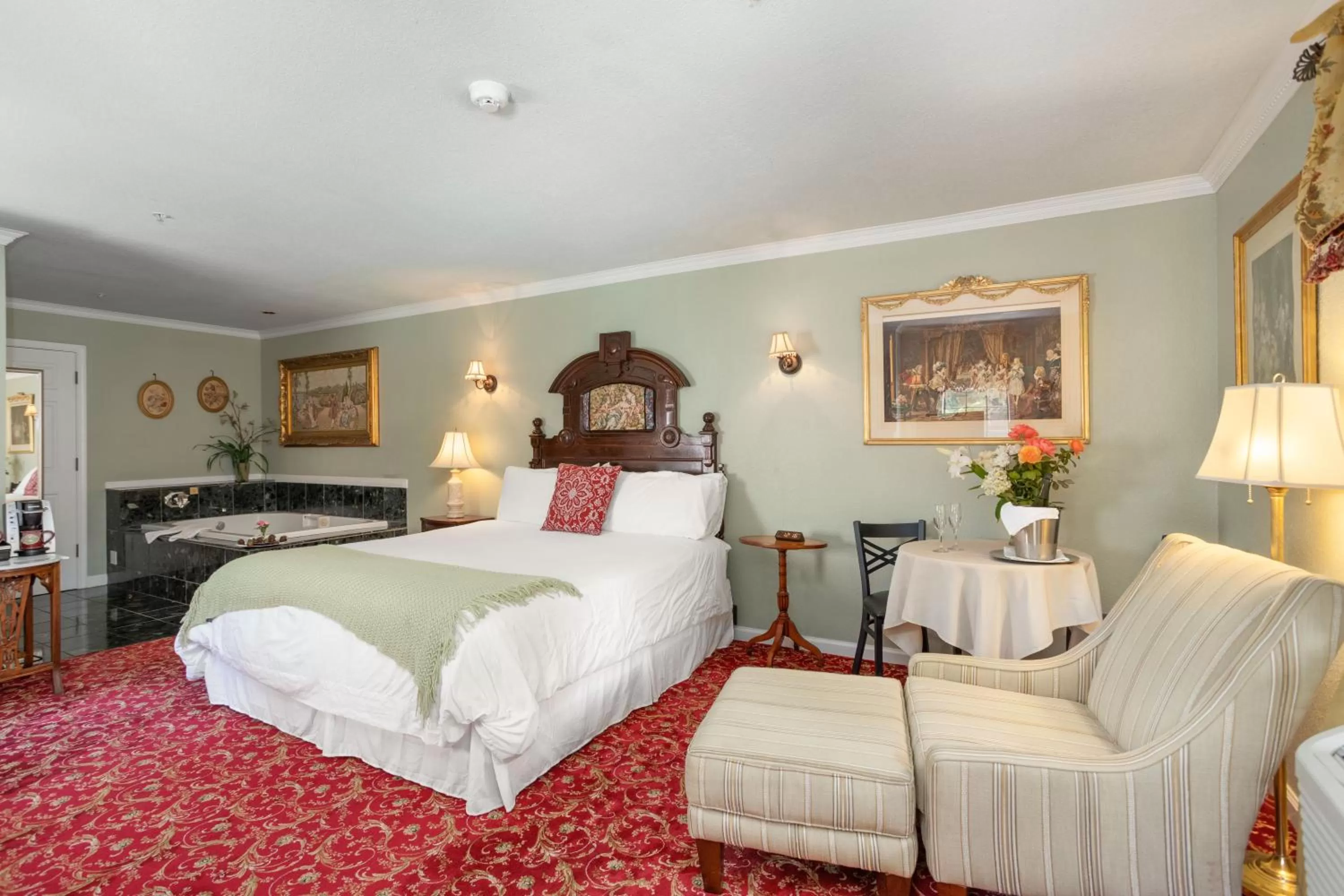 King Room with Spa Bath in Candlelight Inn Napa Valley