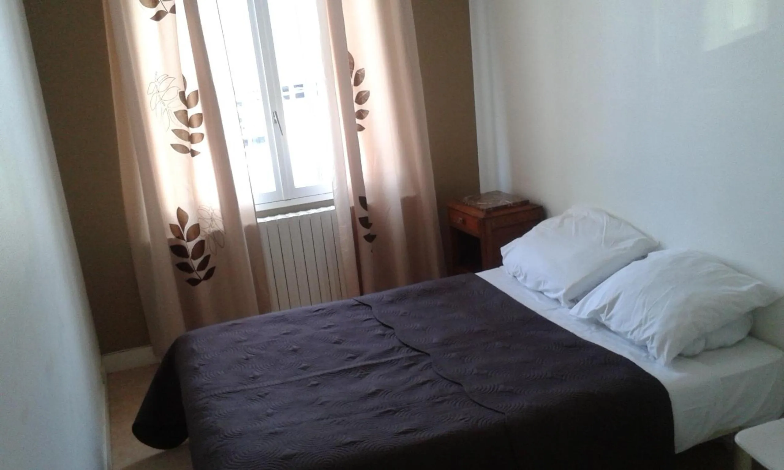 Day, Bed in Hotel Moderne