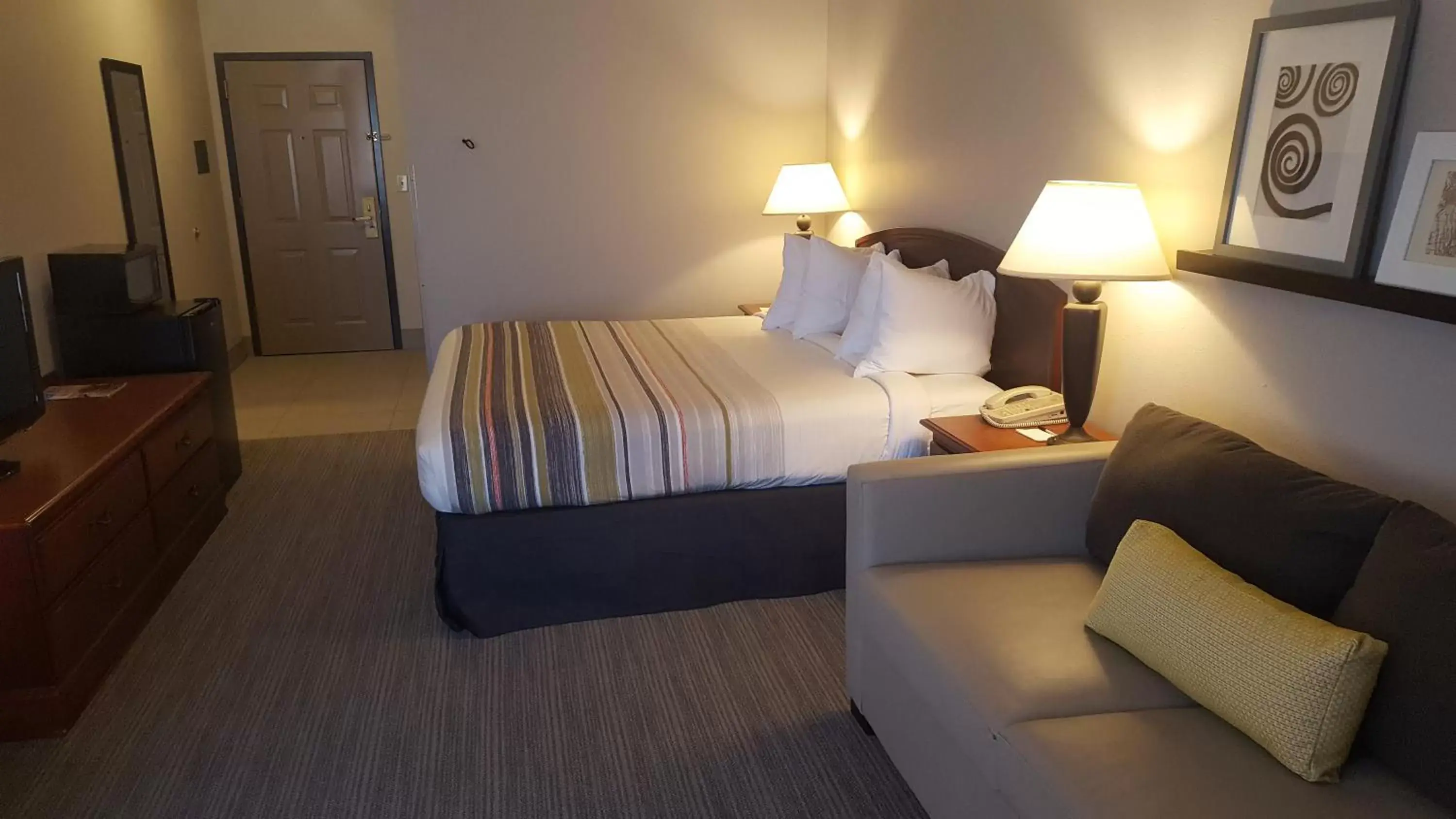 Bed in Country Inn & Suites by Radisson, Bryant (Little Rock), AR