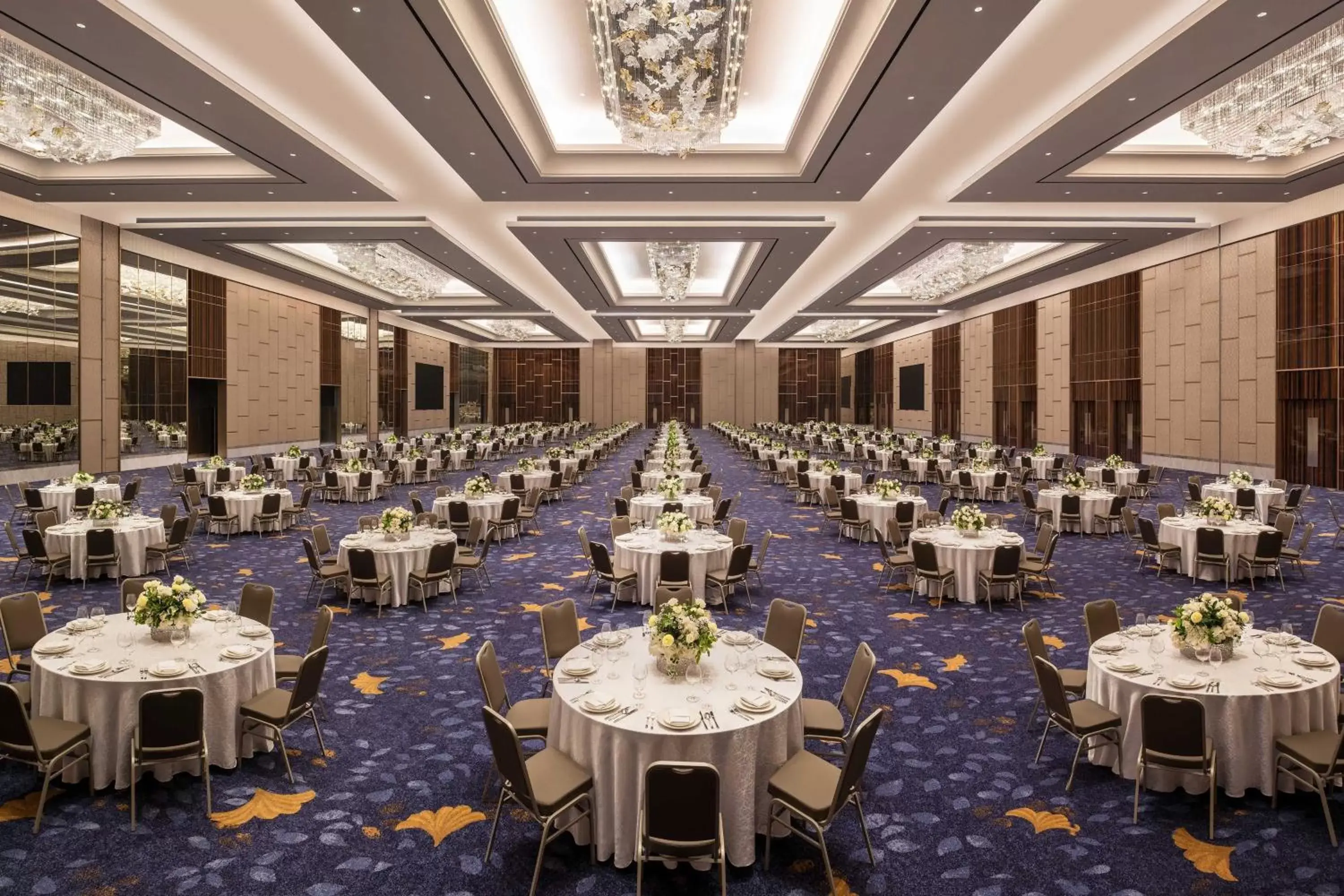 Meeting/conference room, Restaurant/Places to Eat in The Westin Surabaya