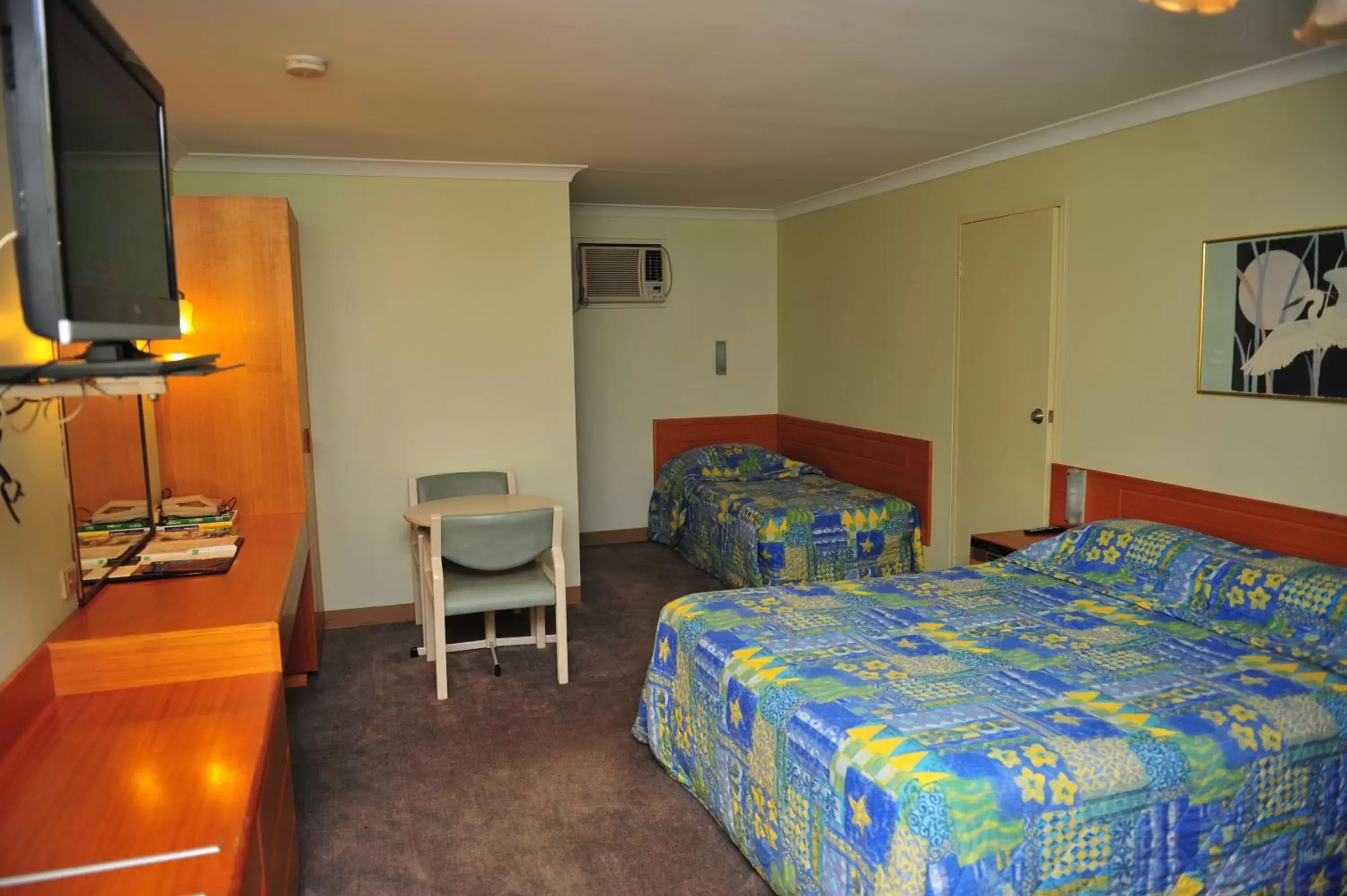 Bedroom, Bed in Mildura Plaza Motor Inn