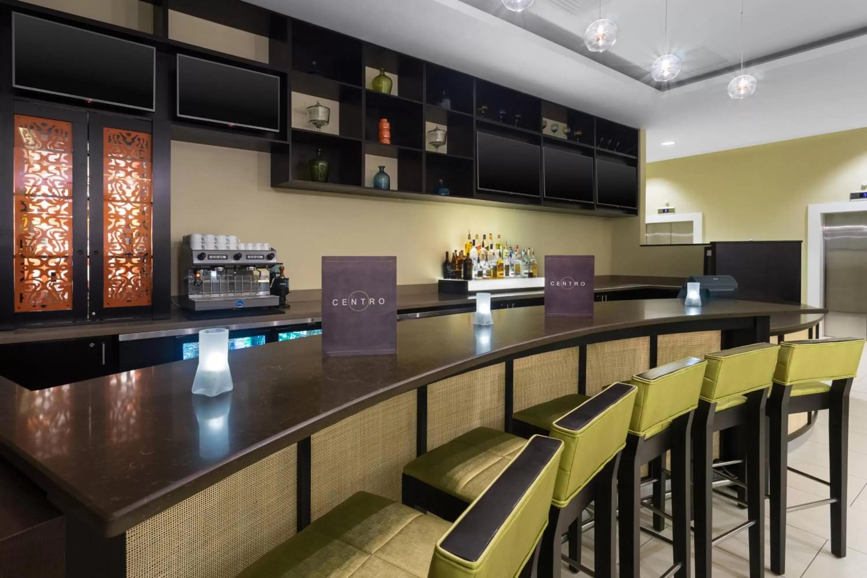 Restaurant/places to eat, Lounge/Bar in Courtyard by Marriott Kingston, Jamaica