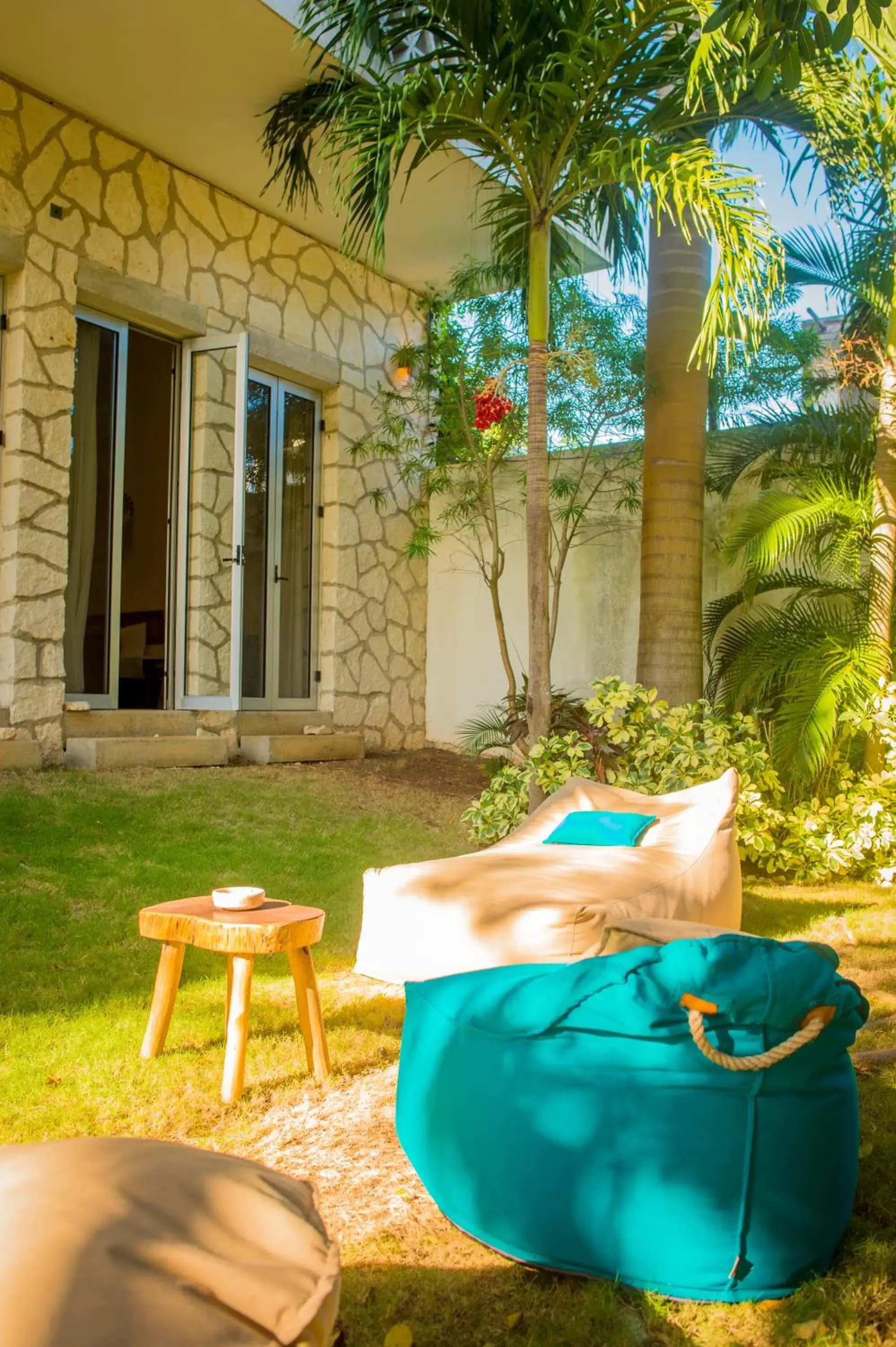 Seating area, Swimming Pool in Suites Cielo y Mar