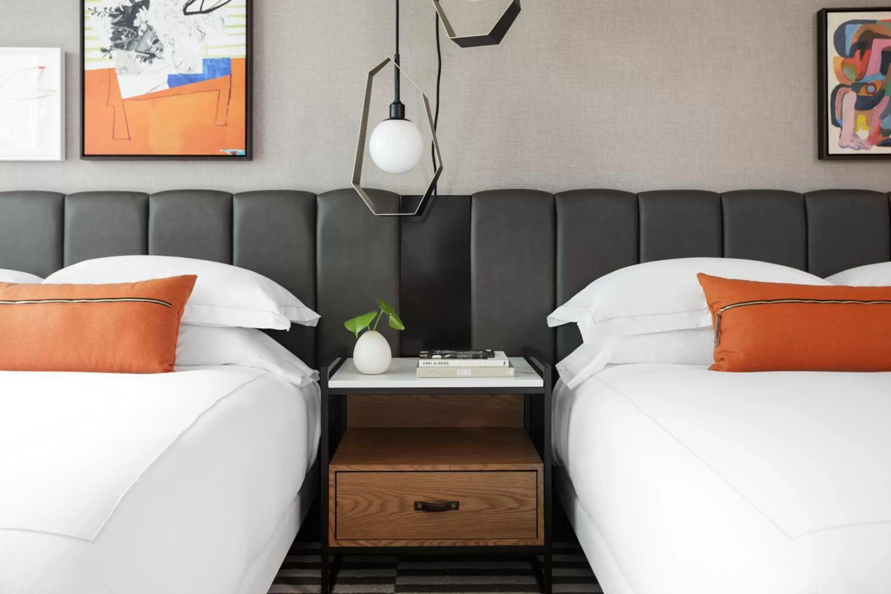 Bedroom, Bed in Kimpton - Harper Hotel, an IHG Hotel
