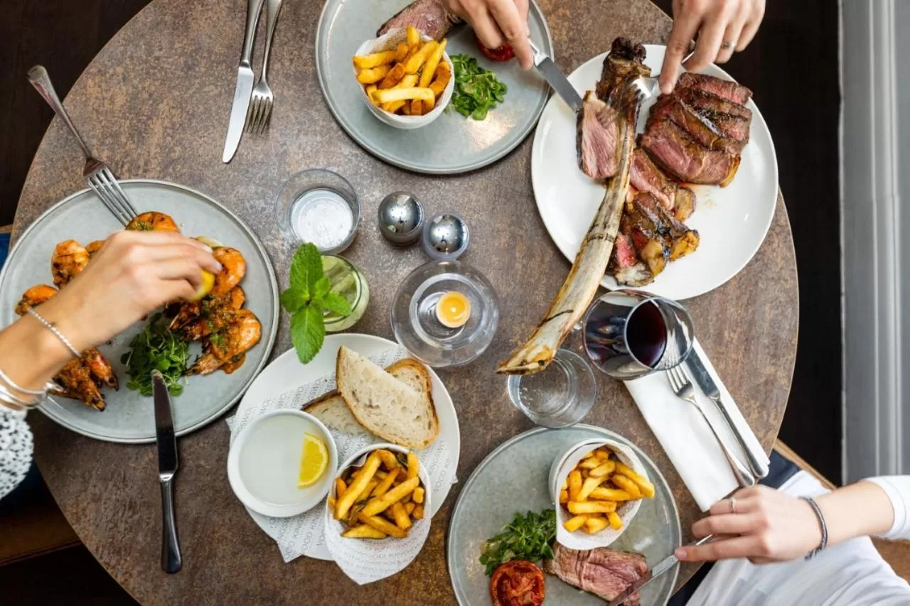 Food and drinks, Lunch and Dinner in The Kingswood