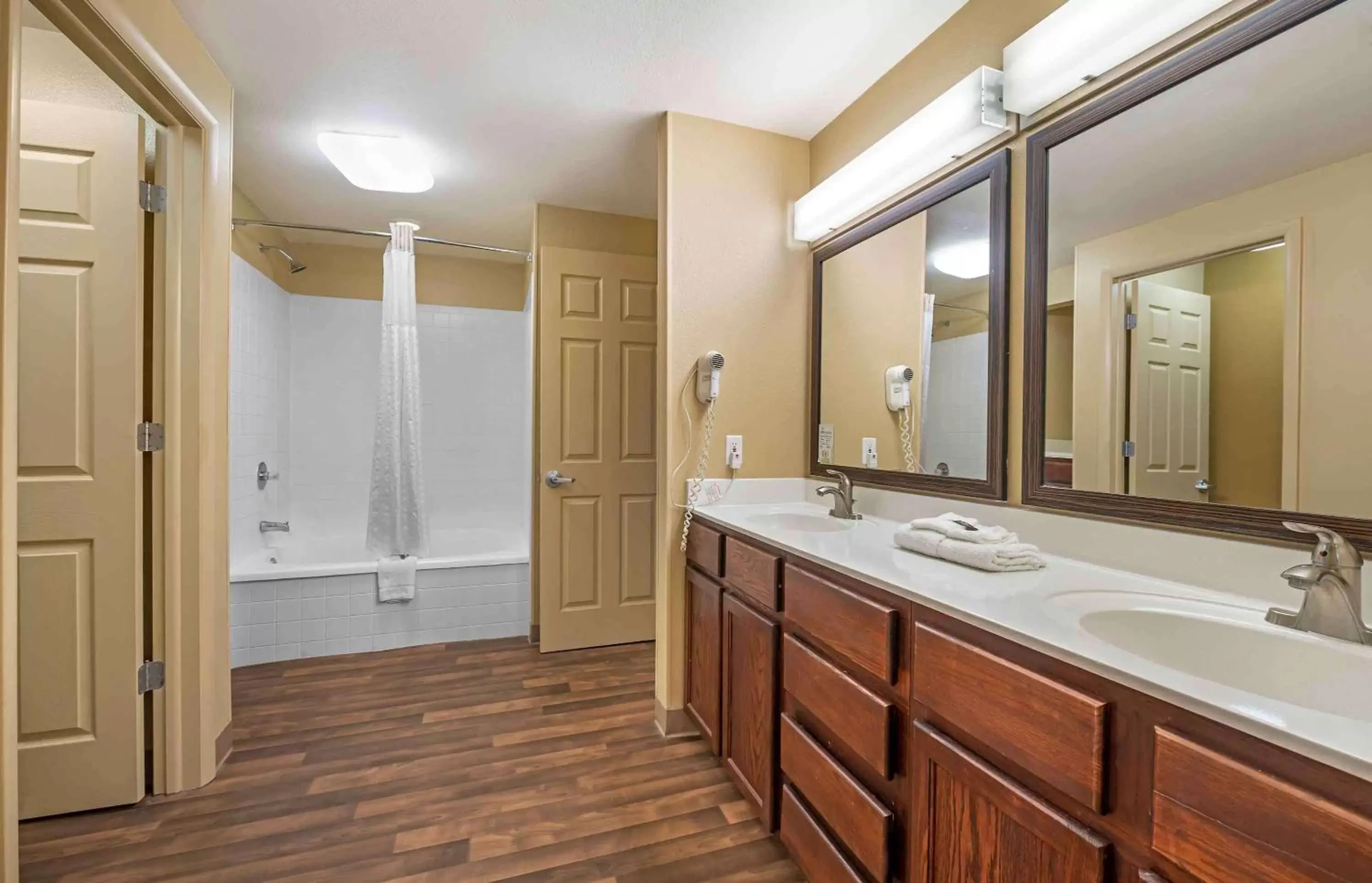 Bathroom in Extended Stay America Suites - Indianapolis - Airport - W Southern Ave