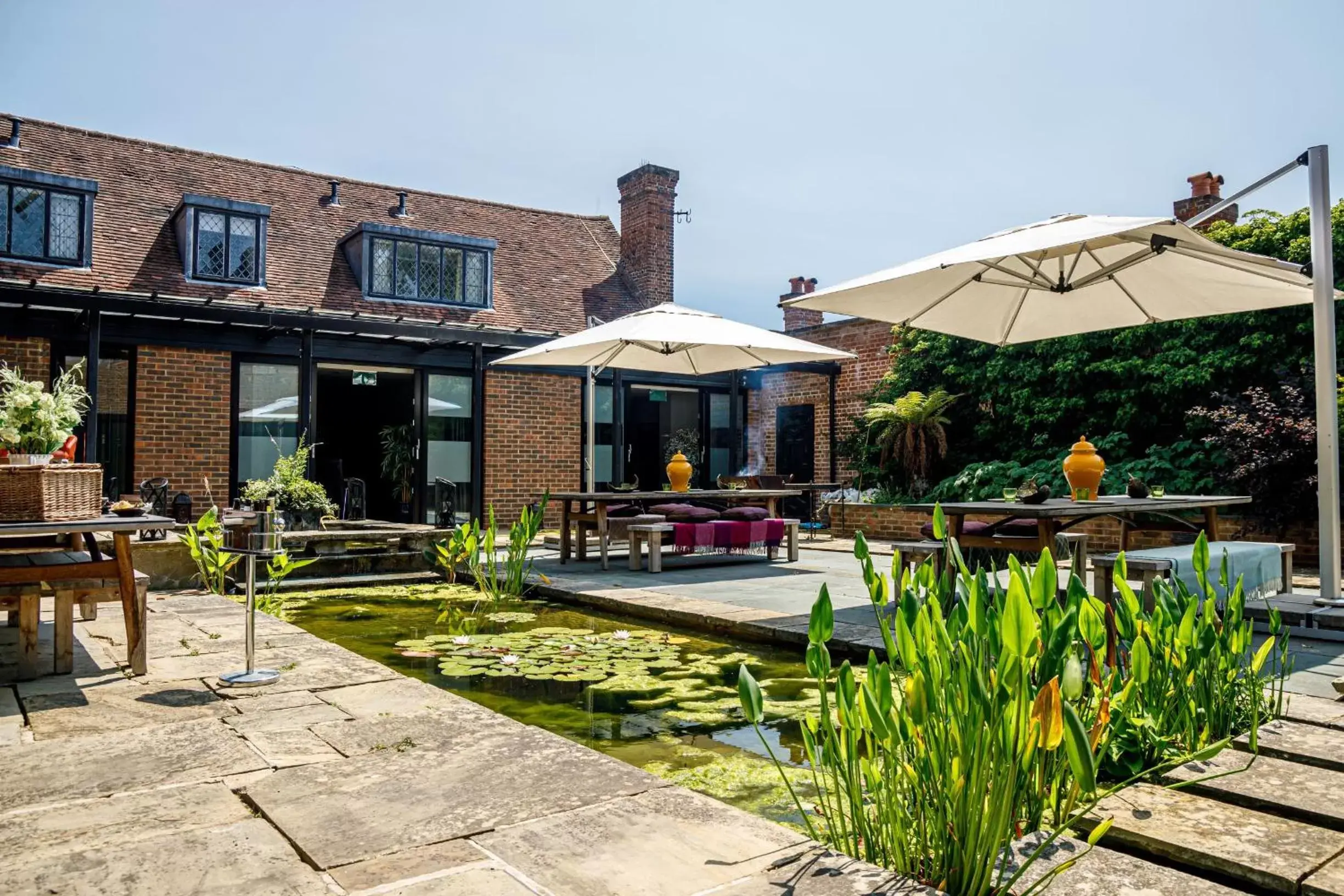 Patio in Great Fosters - Near Windsor