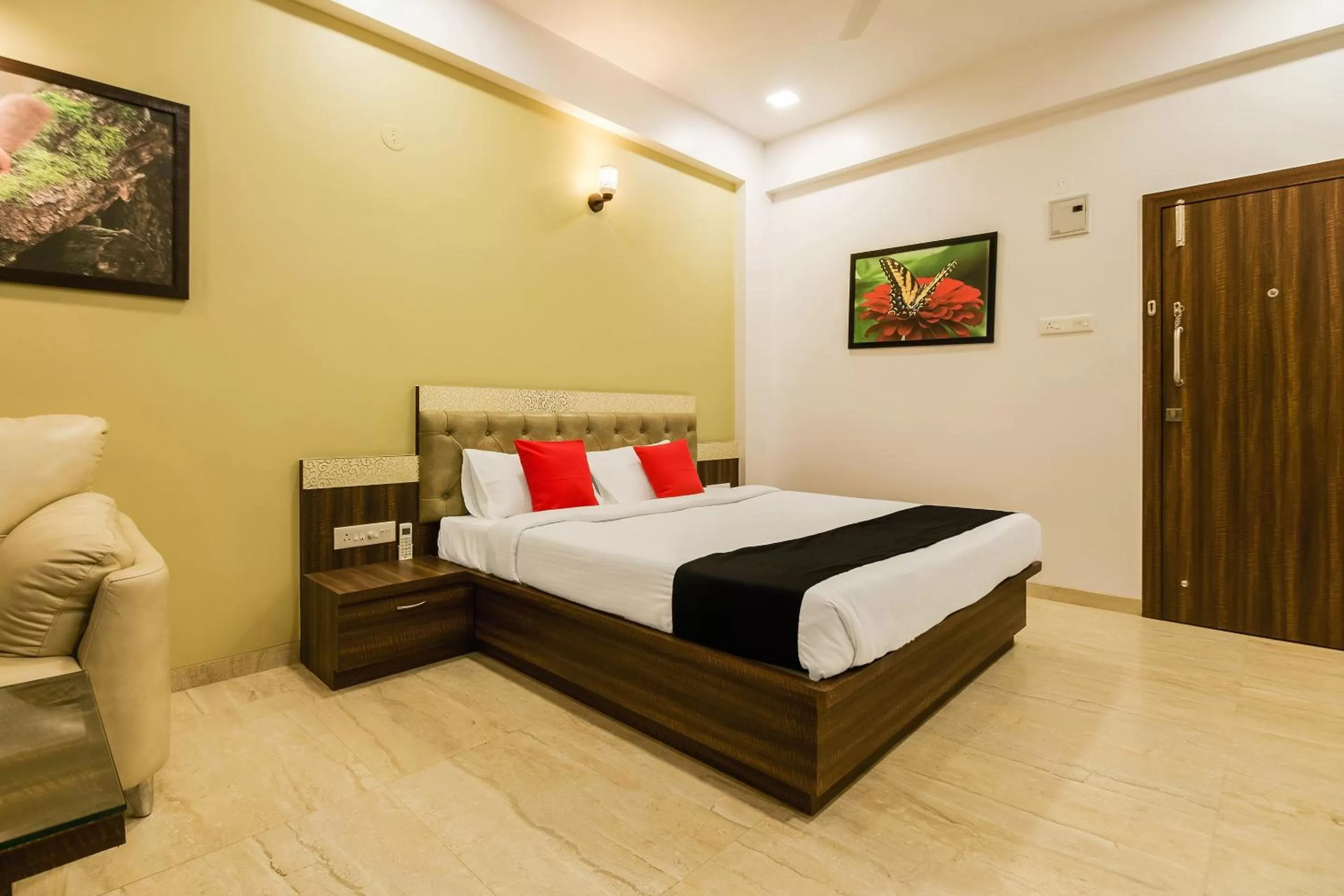 Bedroom, Bed in Hotel Om Inn - Talegaon Dabhade