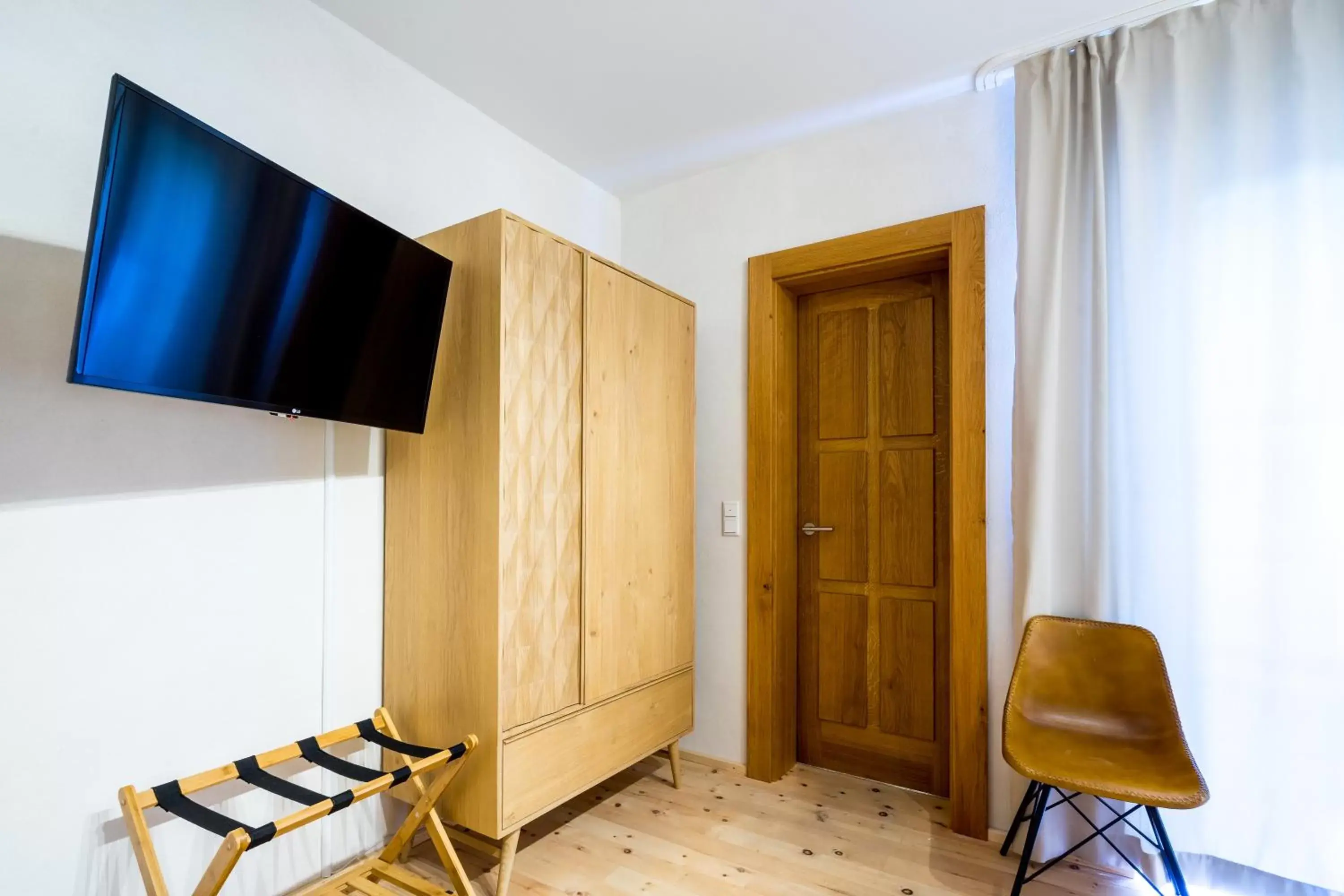 TV and multimedia, TV/Entertainment Center in Hotel Rote19