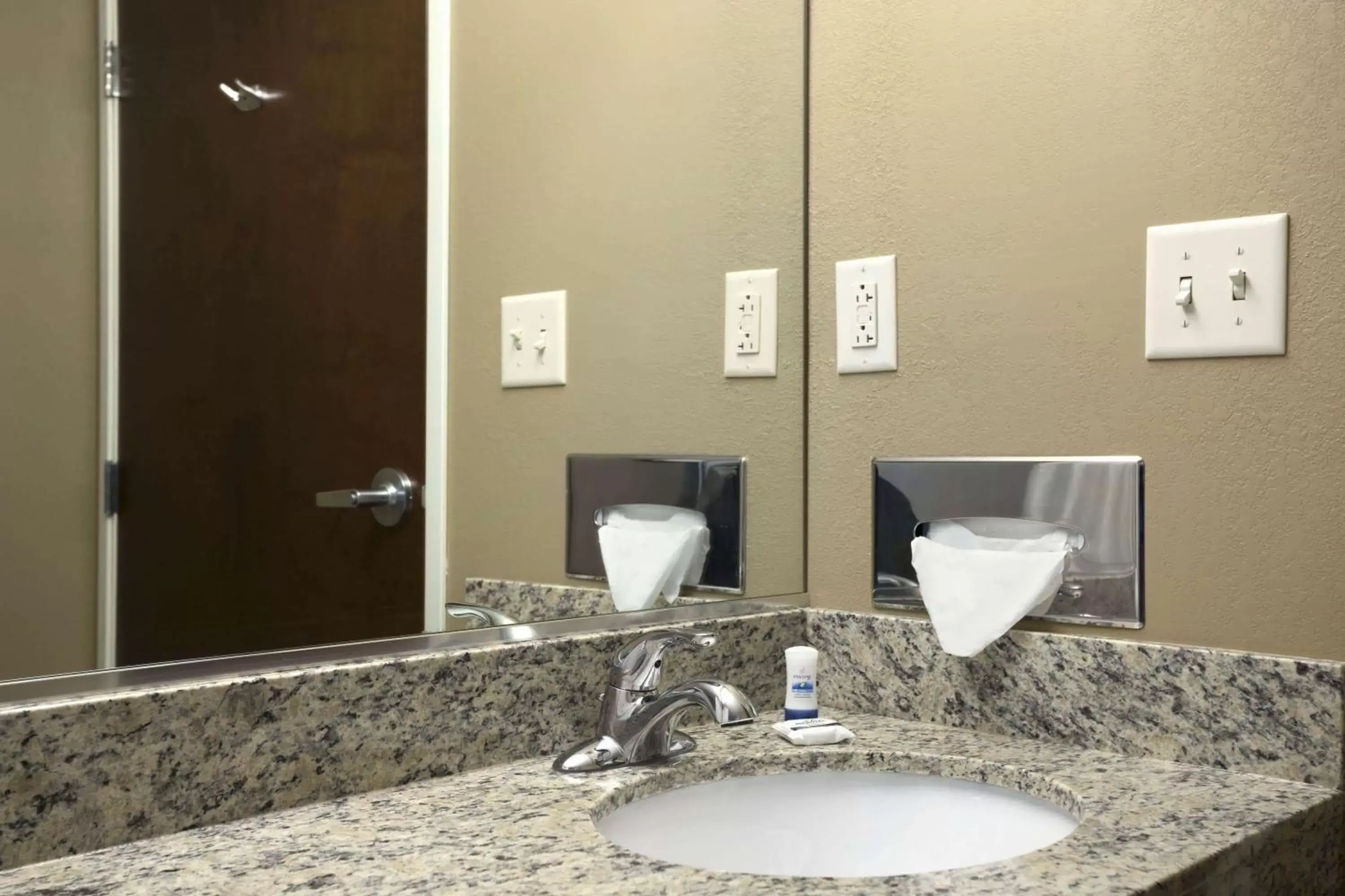 Bathroom in Microtel Inn & Suites Fairmont