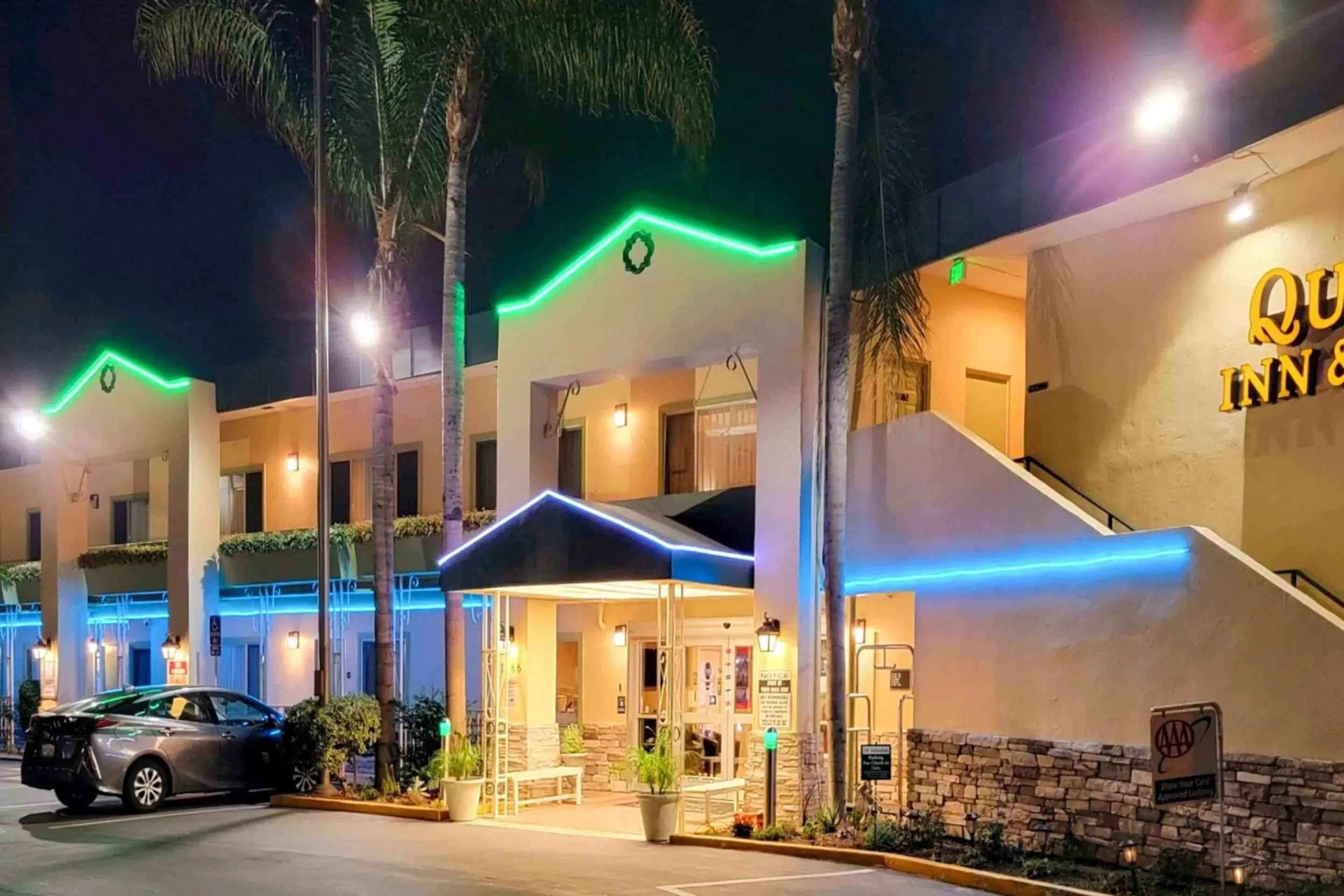 Property Building in Quality Inn & Suites Anaheim at the Park
