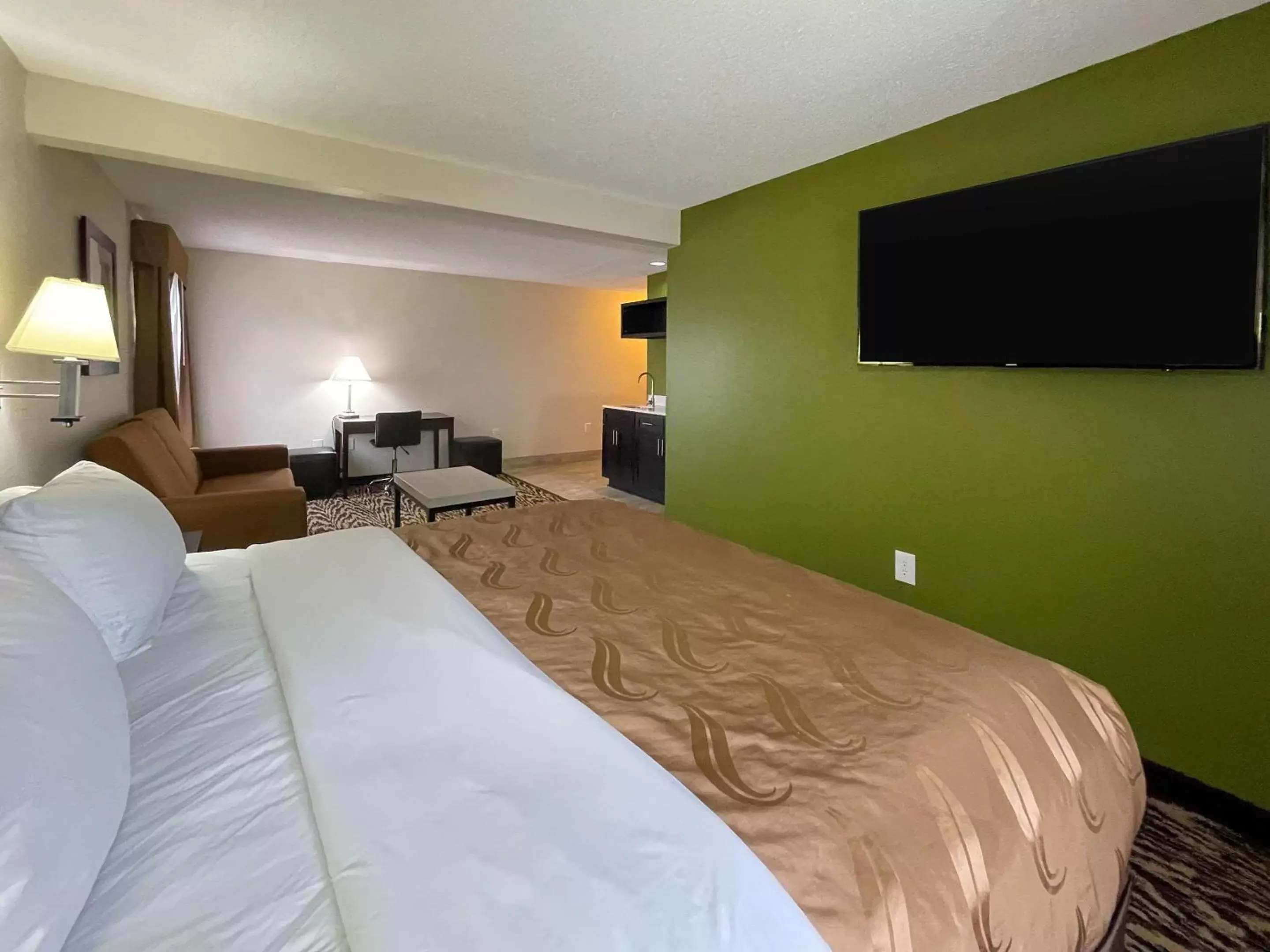 Bedroom, Bed in Quality Inn & Suites Clemmons I-40