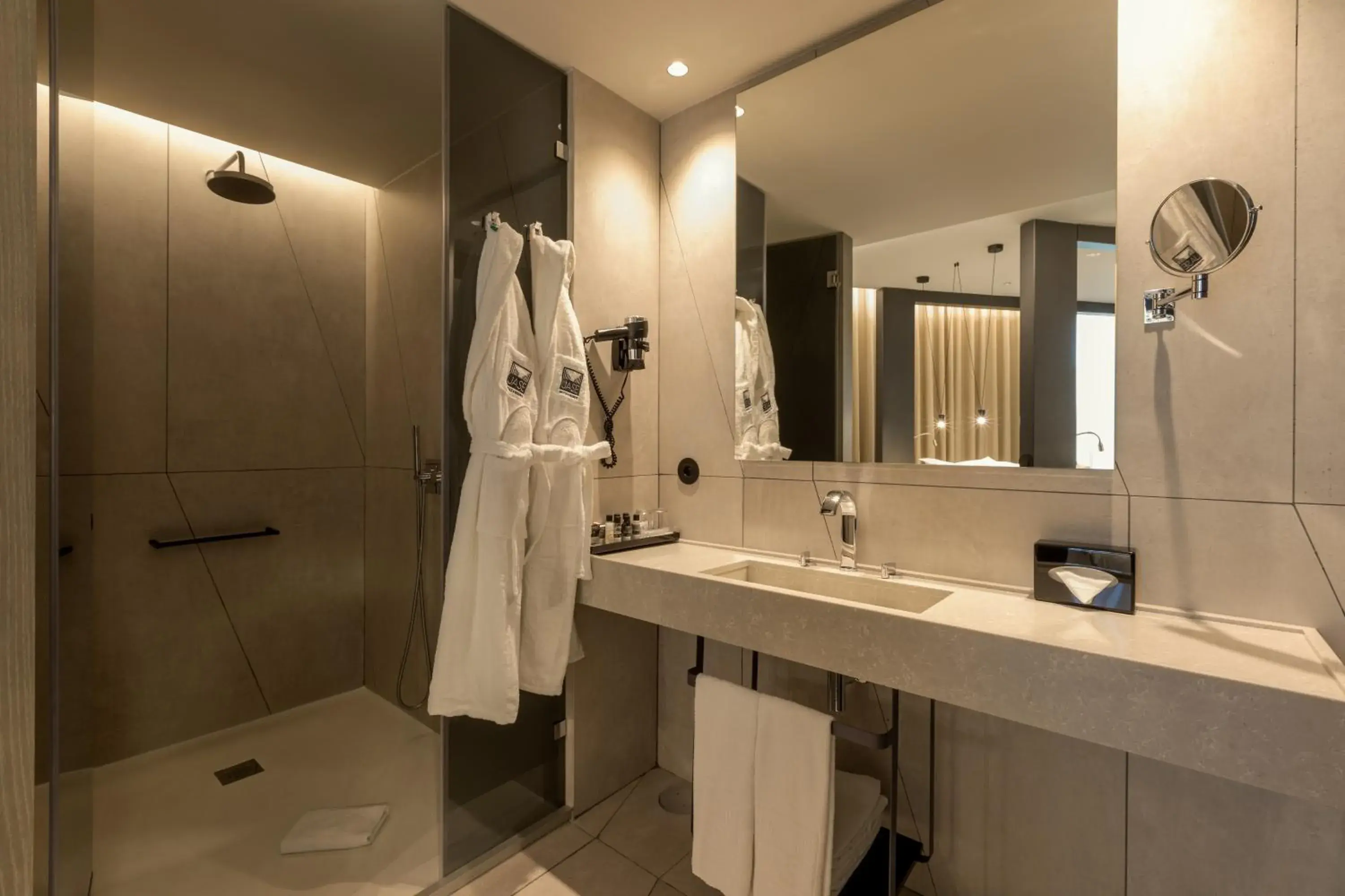 Bathroom in Porto Royal Bridges Hotel