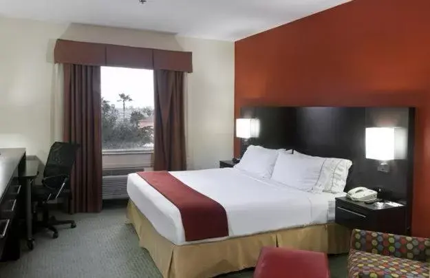 Photo of the whole room, Bed in Holiday Inn Express Hotel and Suites Brownsville, an IHG Hotel