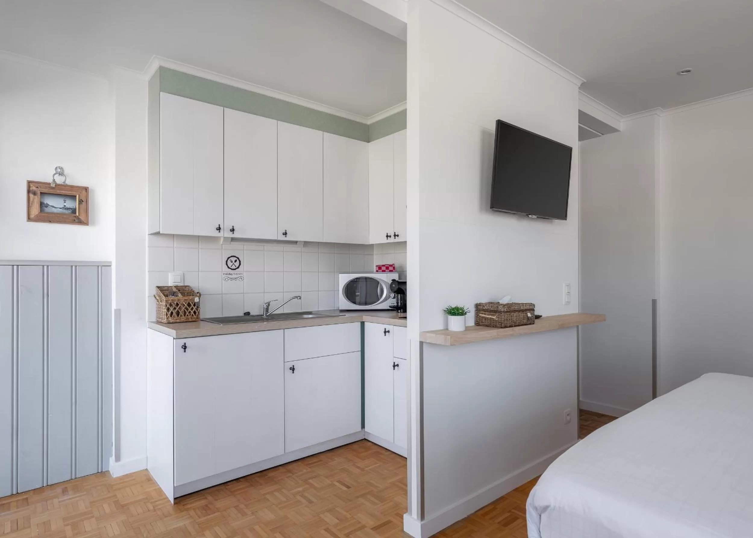 Kitchen or kitchenette, Bed in West Bay