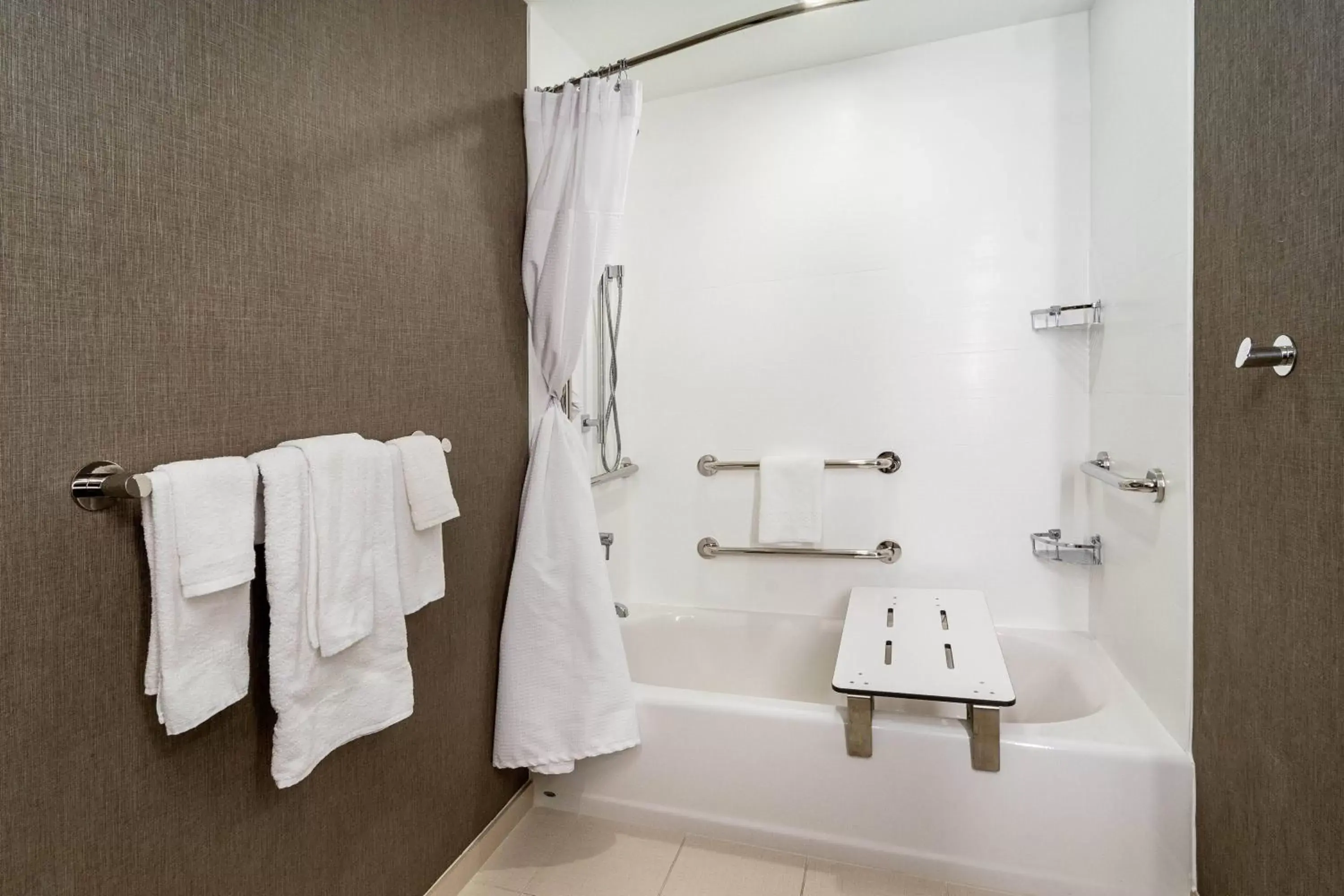 Bathroom in SpringHill Suites By Marriott Charleston Airport & Convention Center