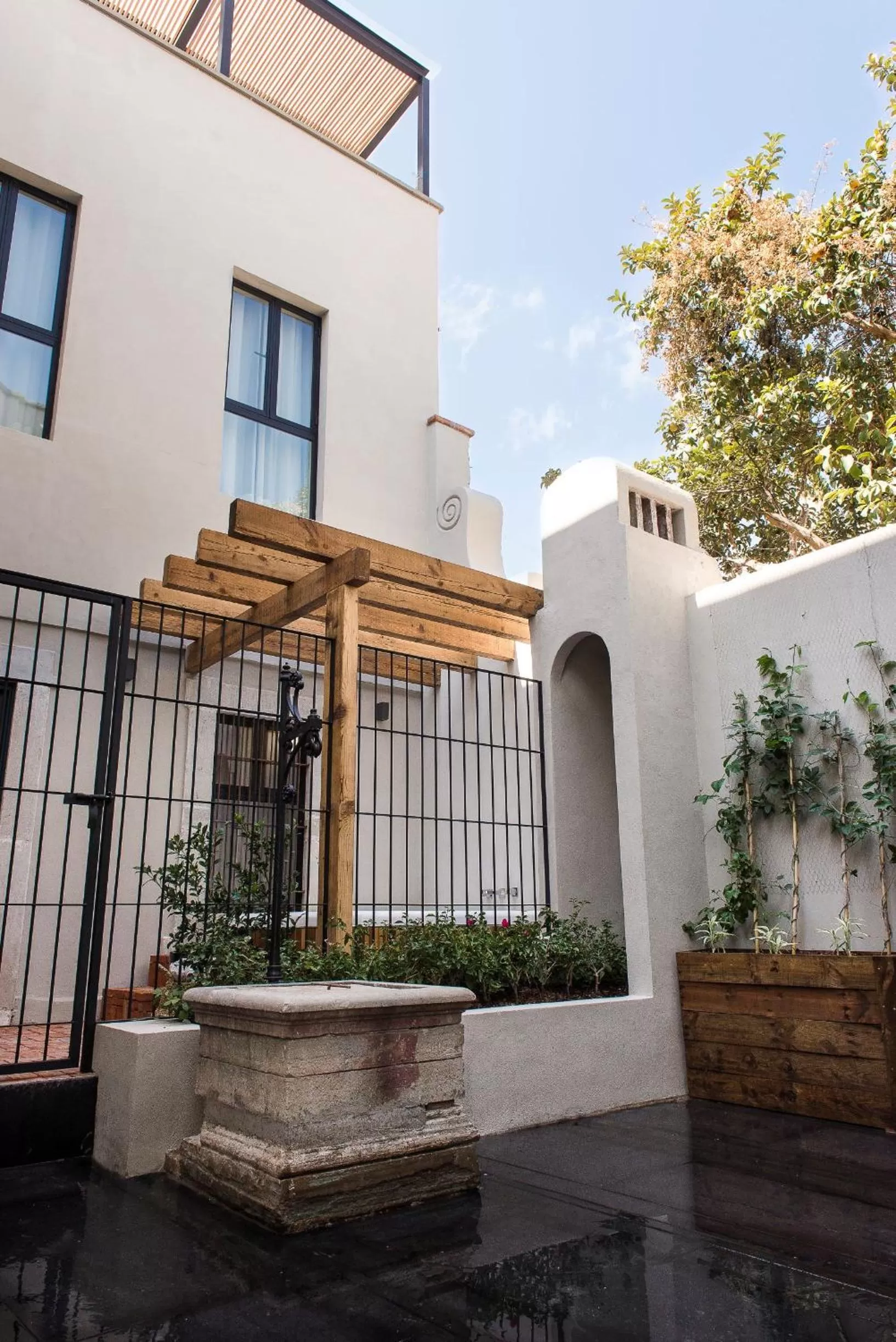 Antigua Trece Hotel Fusión