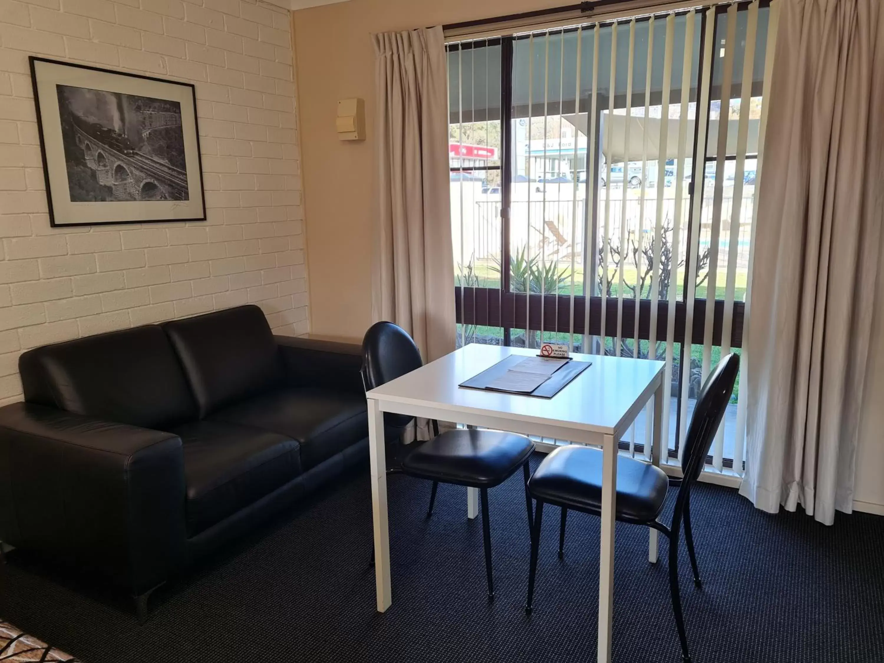 Dining area in Zig Zag Motel