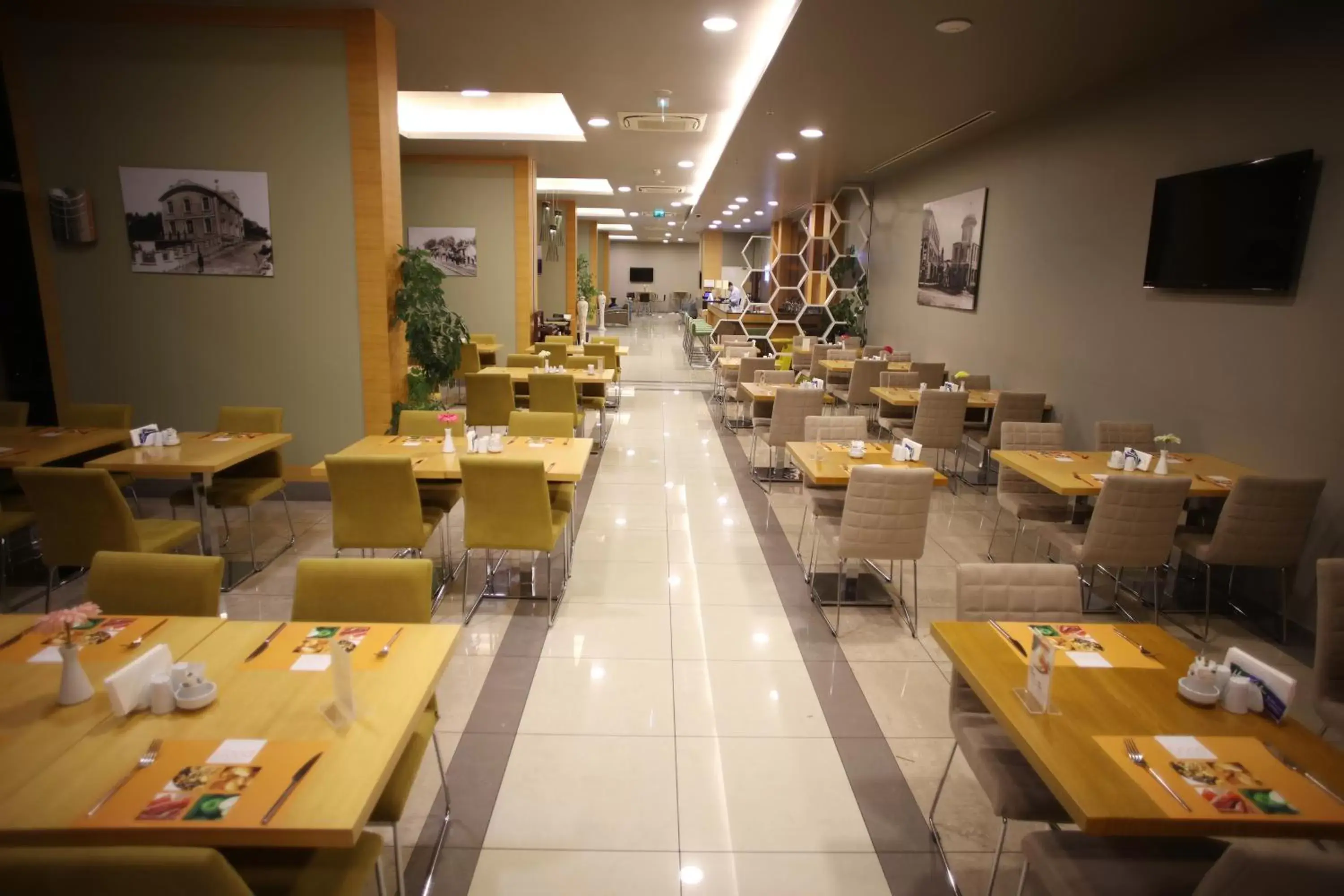 Restaurant/Places to Eat in Holiday Inn Express Manisa-West, an IHG Hotel