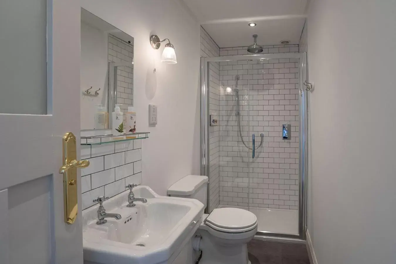 Shower, Bathroom in Bistro Lotte