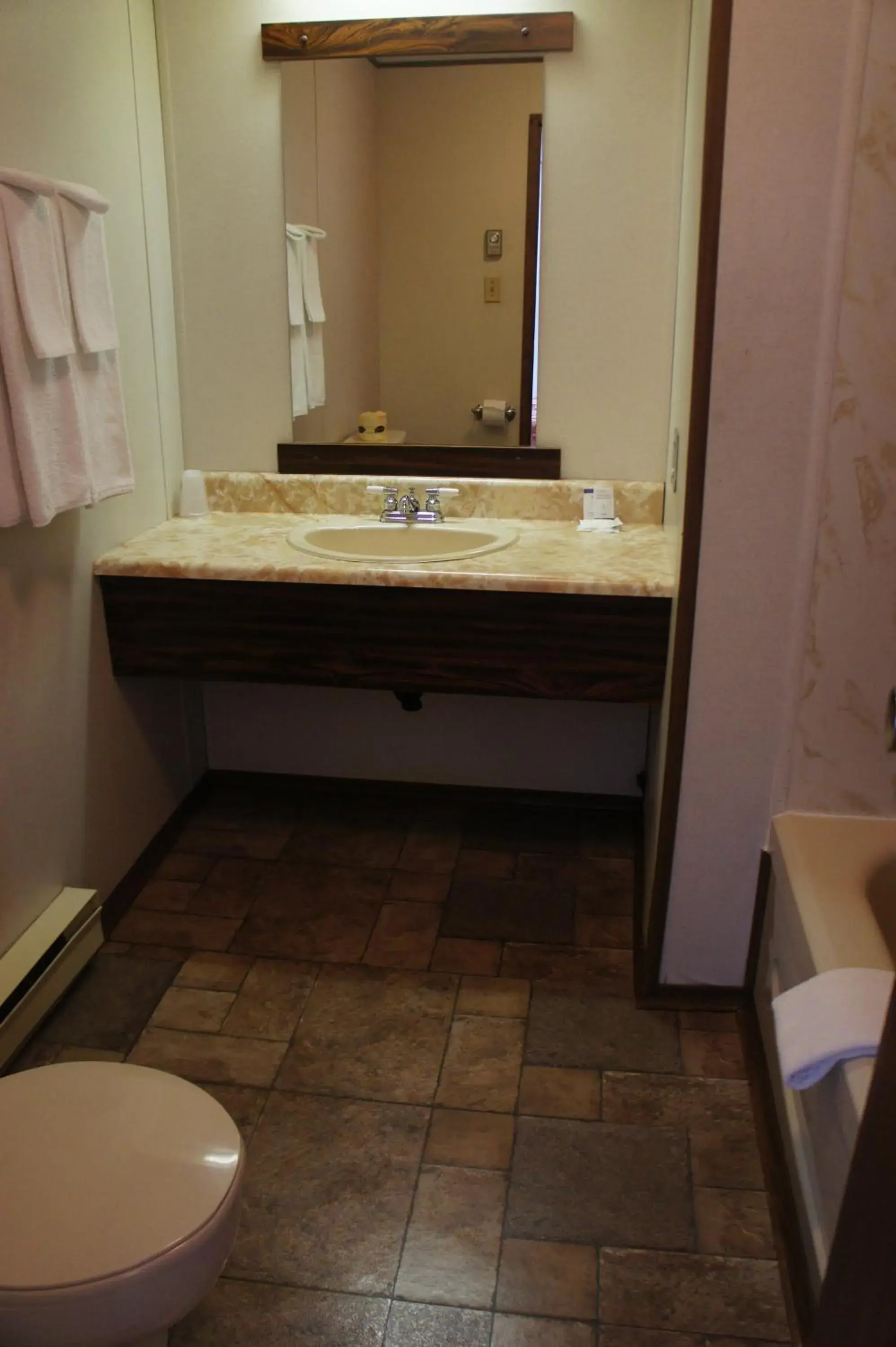 Bathroom in Motel Clair Mont