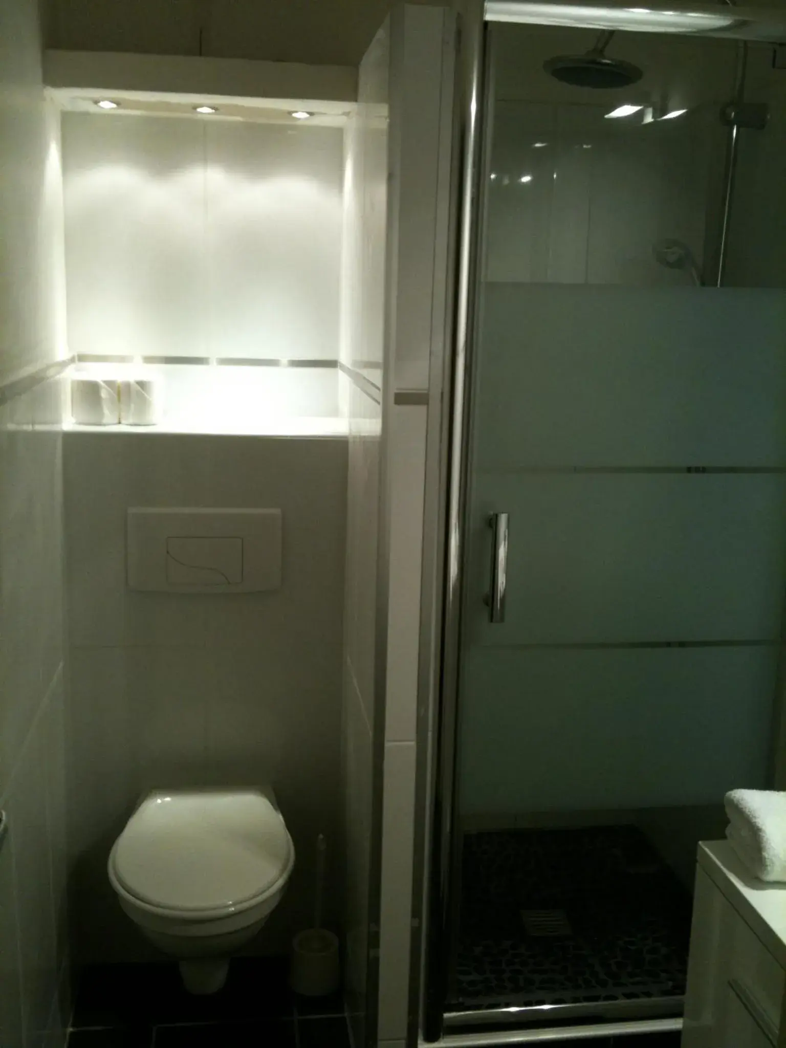 Bathroom in L'Eau Des Collines