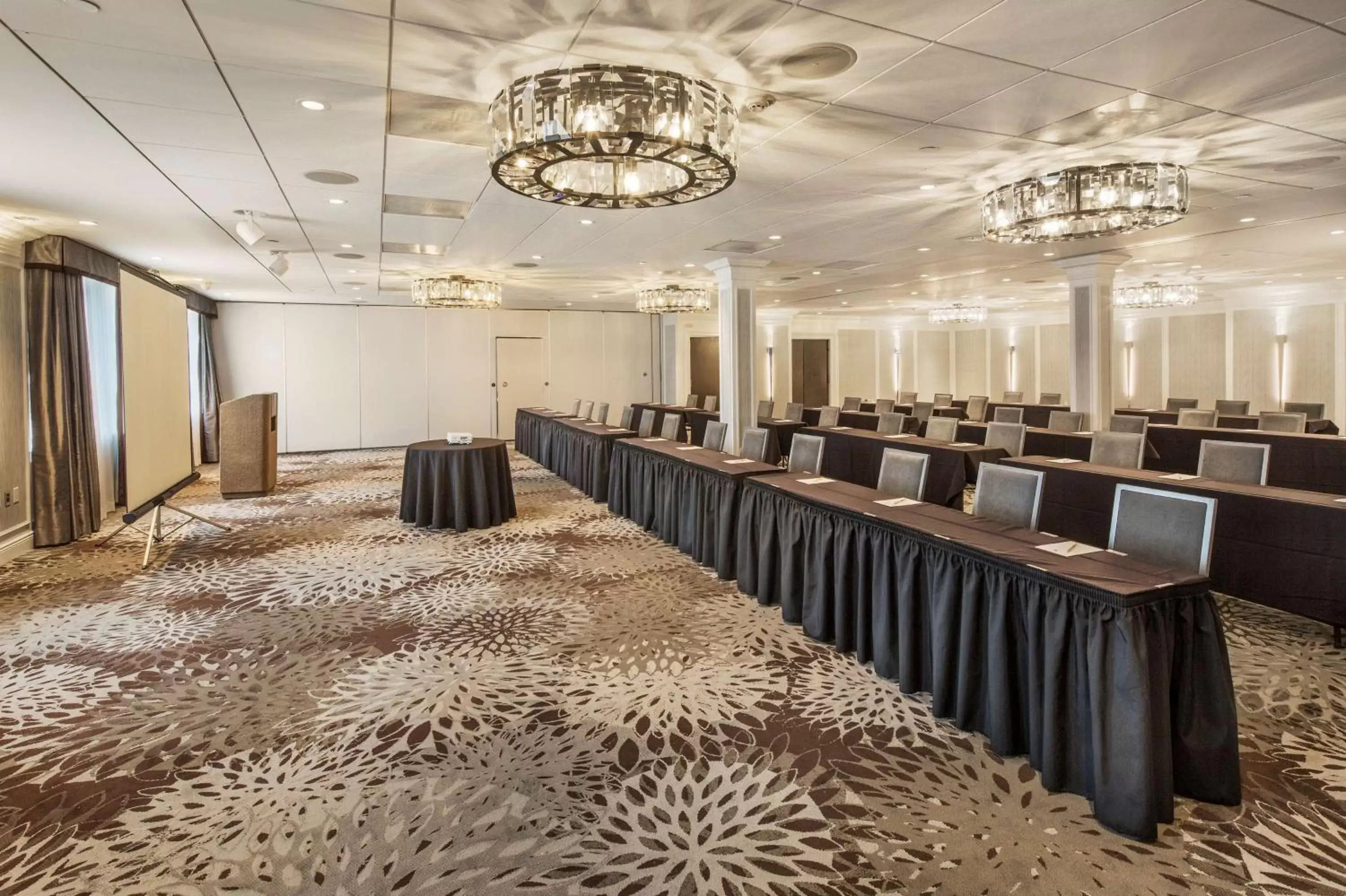 Meeting/conference room in DoubleTree by Hilton Nanuet