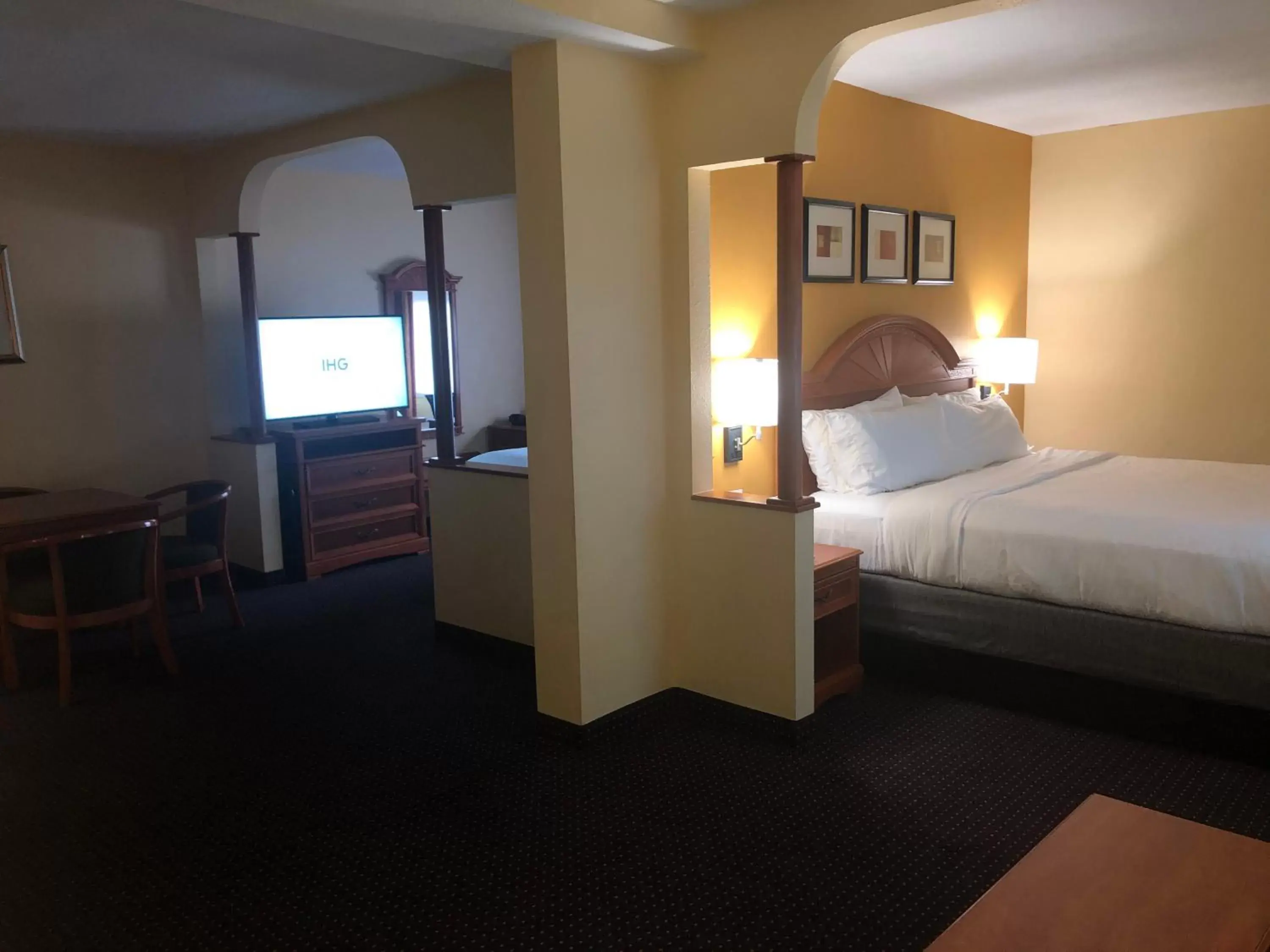 Holiday Inn Express and Suites Fort Lauderdale Airport West, an IHG Hotel