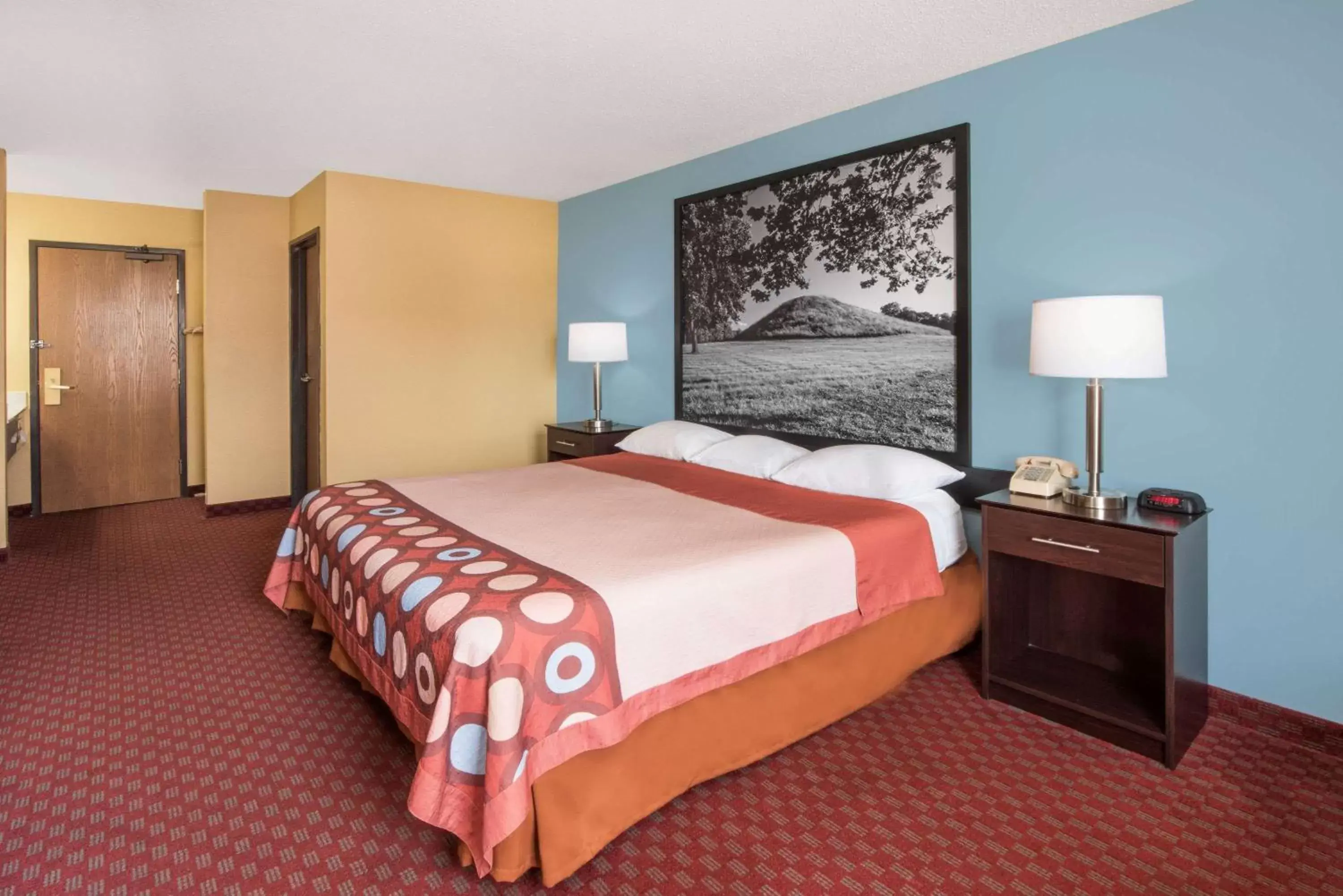 Photo of the whole room, Bed in Super 8 by Wyndham Troy IL/St. Louis Area