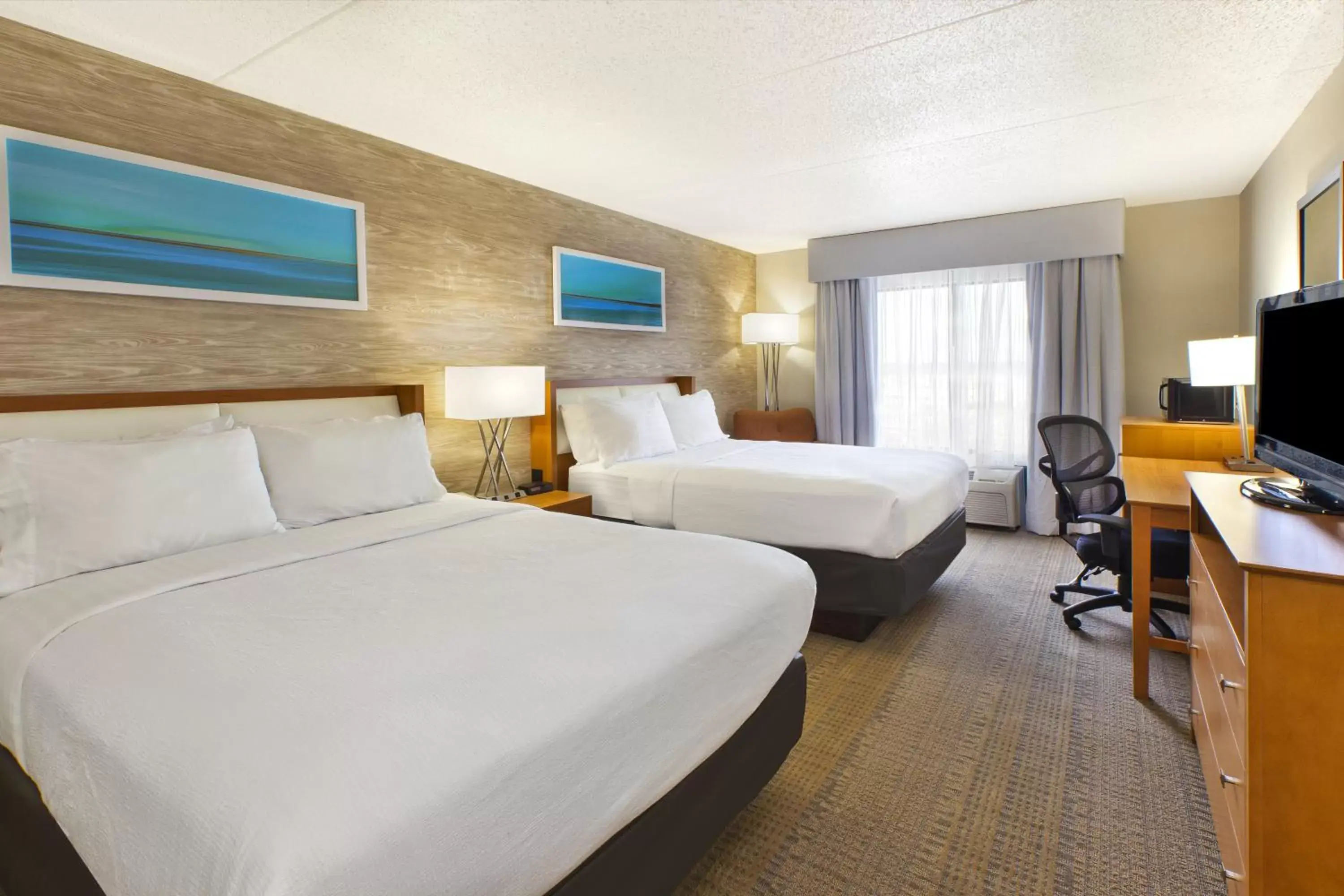 Photo of the whole room, Bed in Holiday Inn Hotel & Suites Bolingbrook, an IHG Hotel
