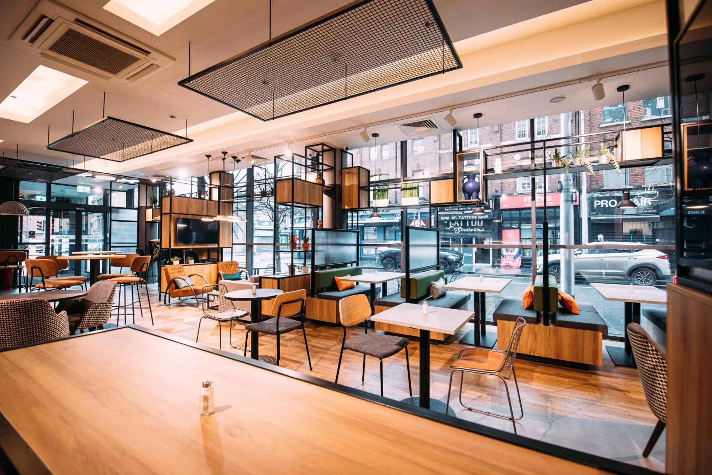 Restaurant/places to eat in ibis Belfast City Centre