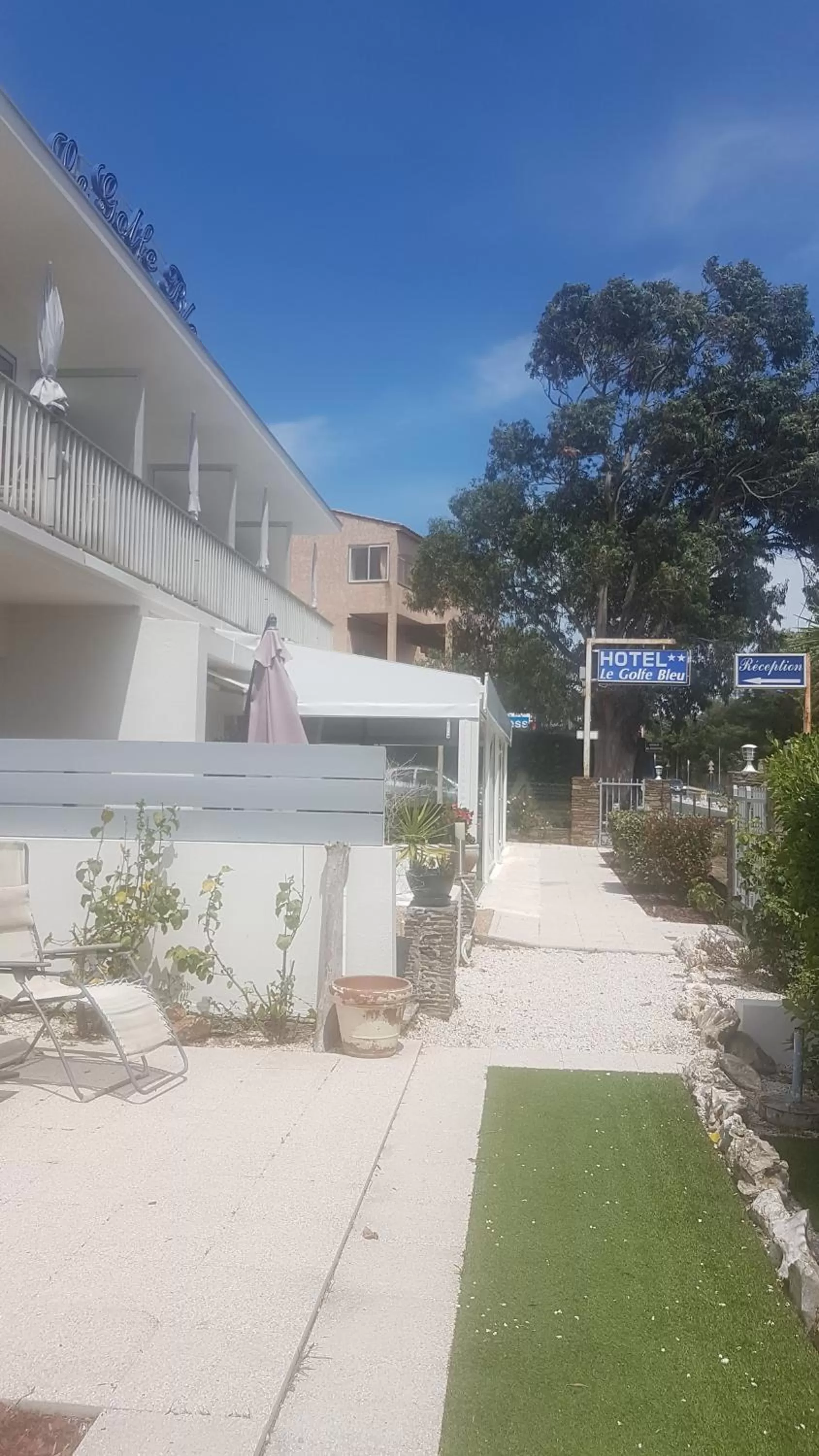 Property building in Hotel Le Golfe Bleu