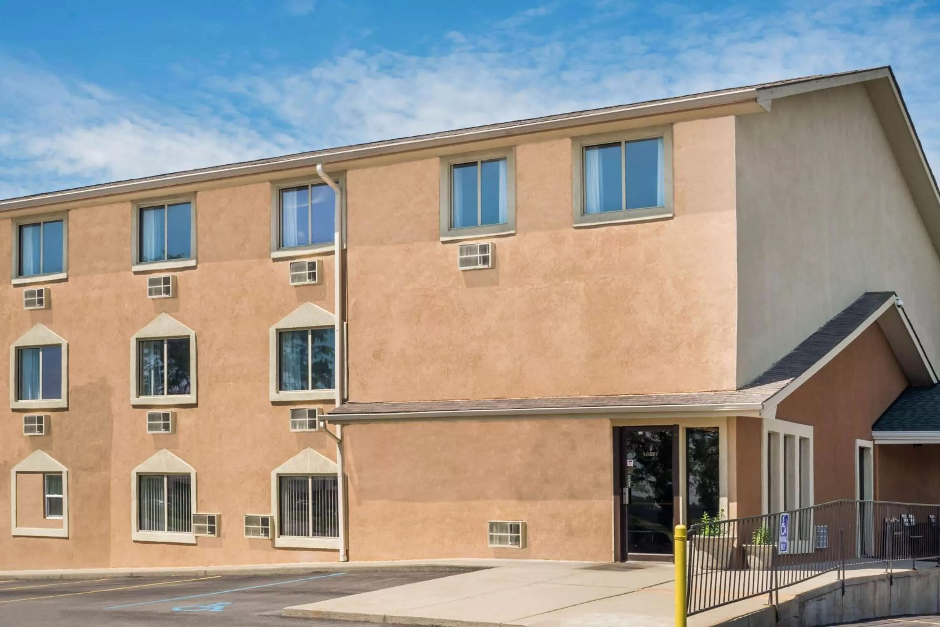 Super 8 by Wyndham Columbus Edinburgh