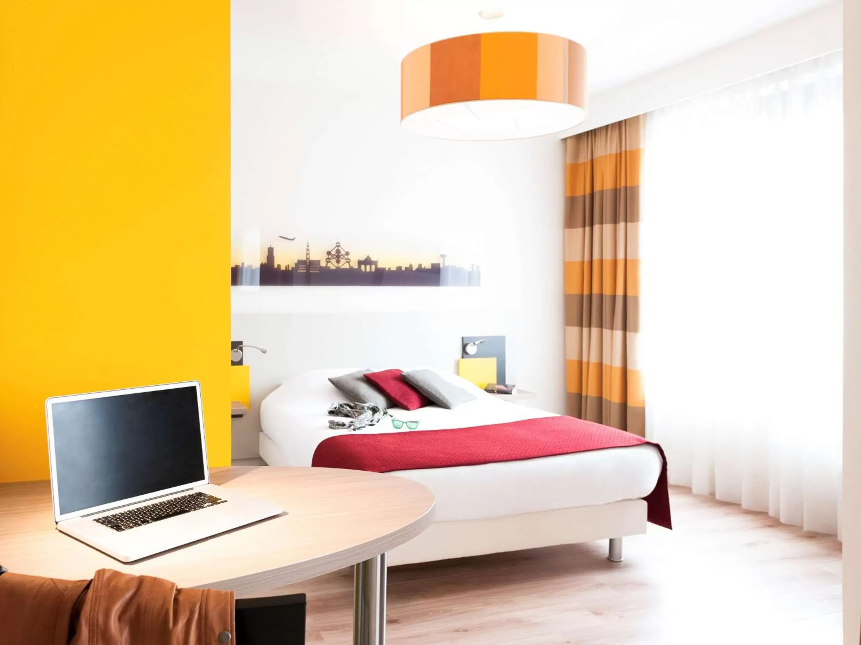 Photo of the whole room, Bed in ibis Styles Hotel Brussels Centre Stéphanie