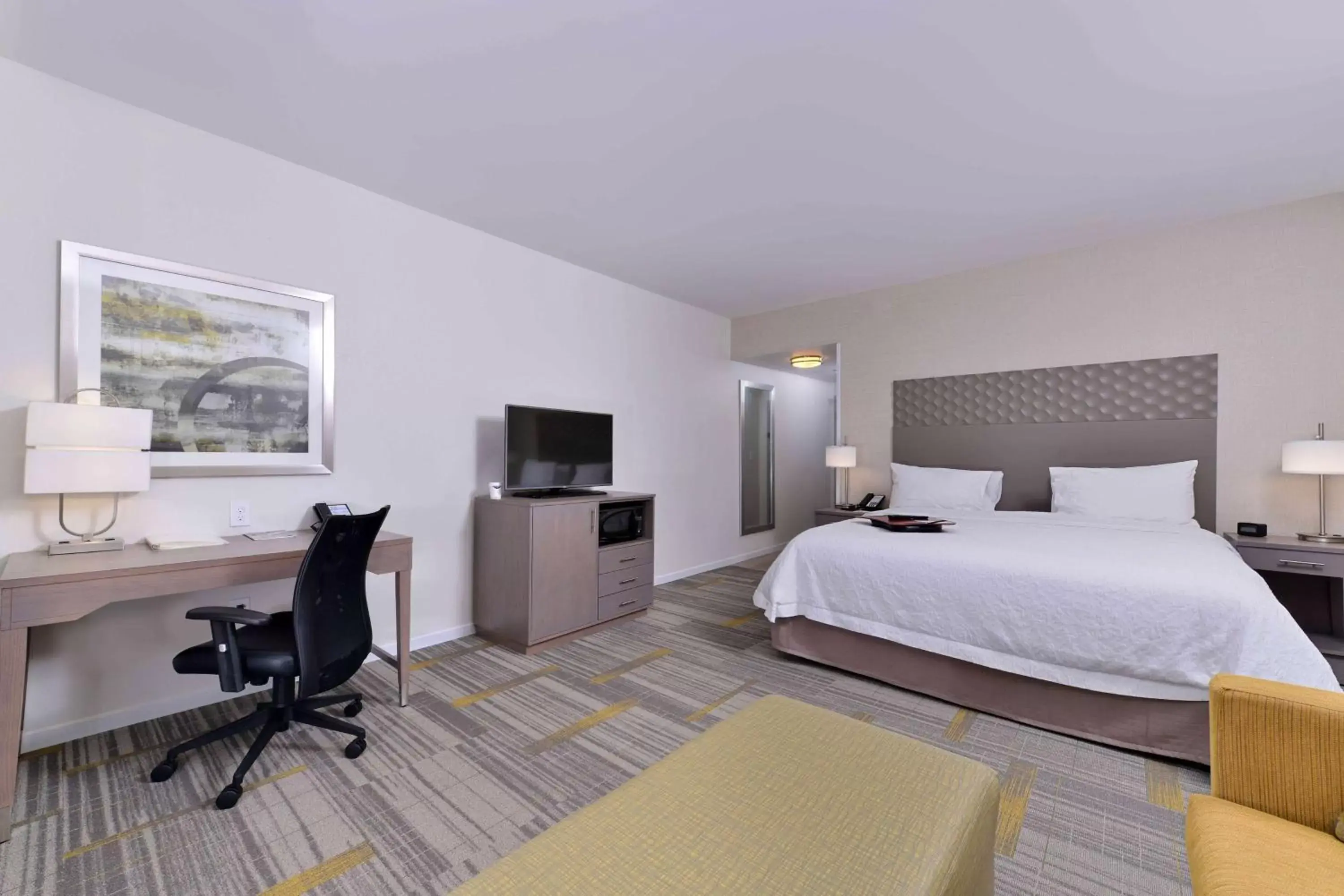 Bed in Hampton Inn & Suites Shelby, North Carolina
