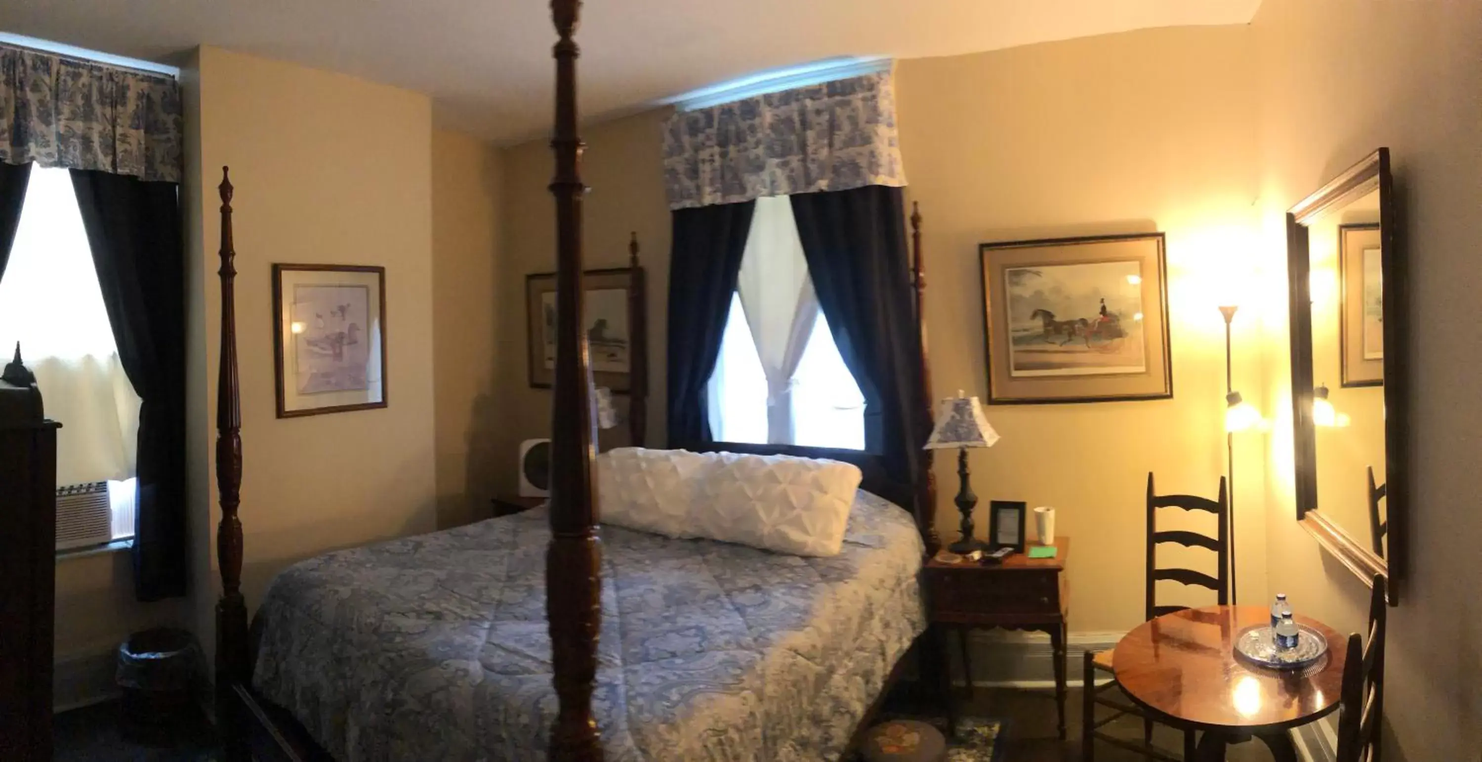 Deluxe Double Room in Belmont Inn