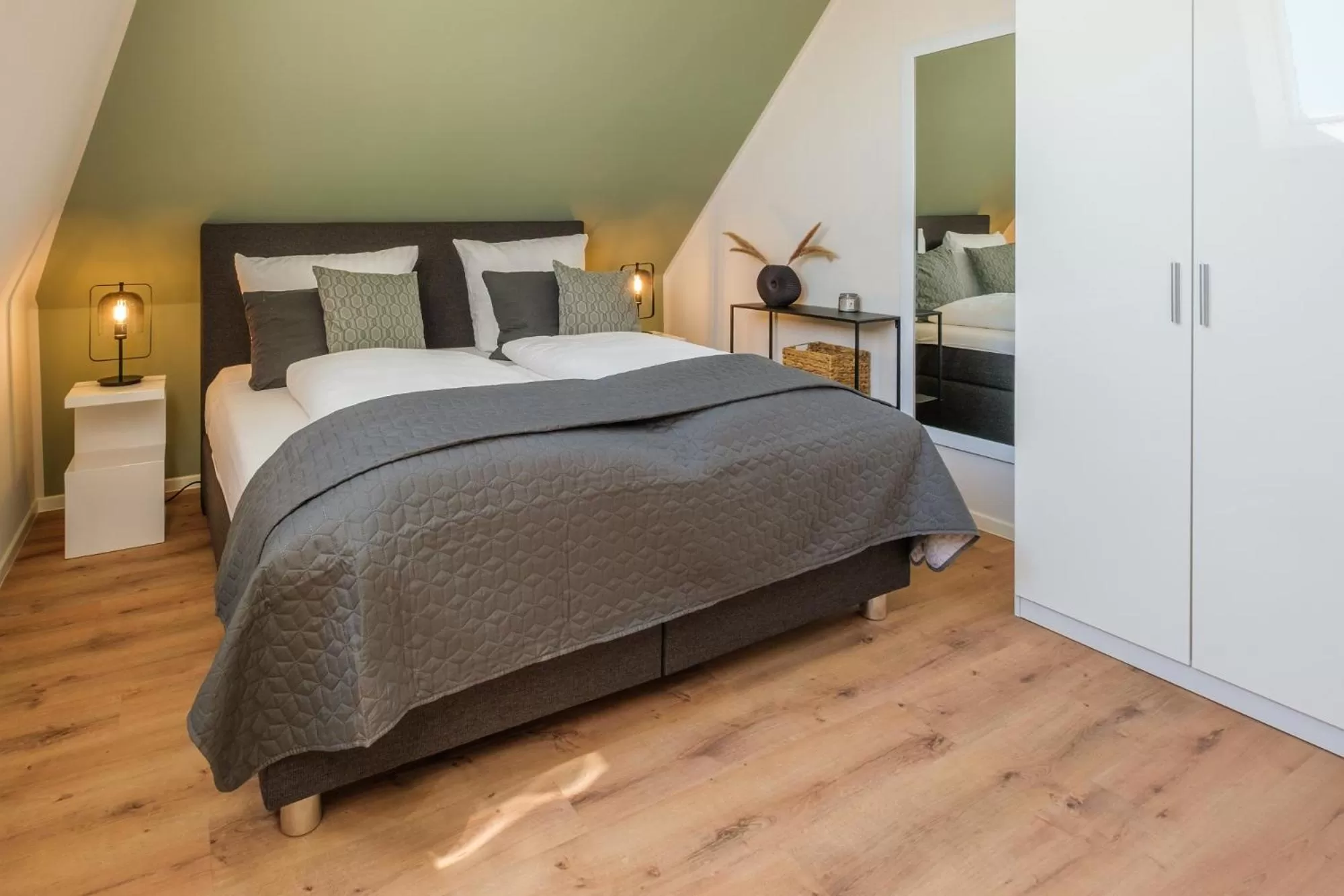 Photo of the whole room, Bed in Stadthotel Jever