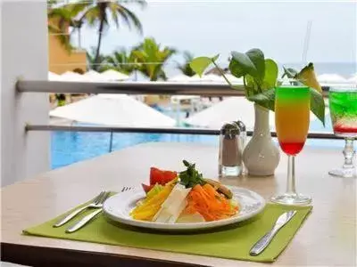 Breakfast in VILLA PARA 5 Personas 4 adultos y 1 Menor En HOTEL TSORO IXTAPA WIFI GRATIS