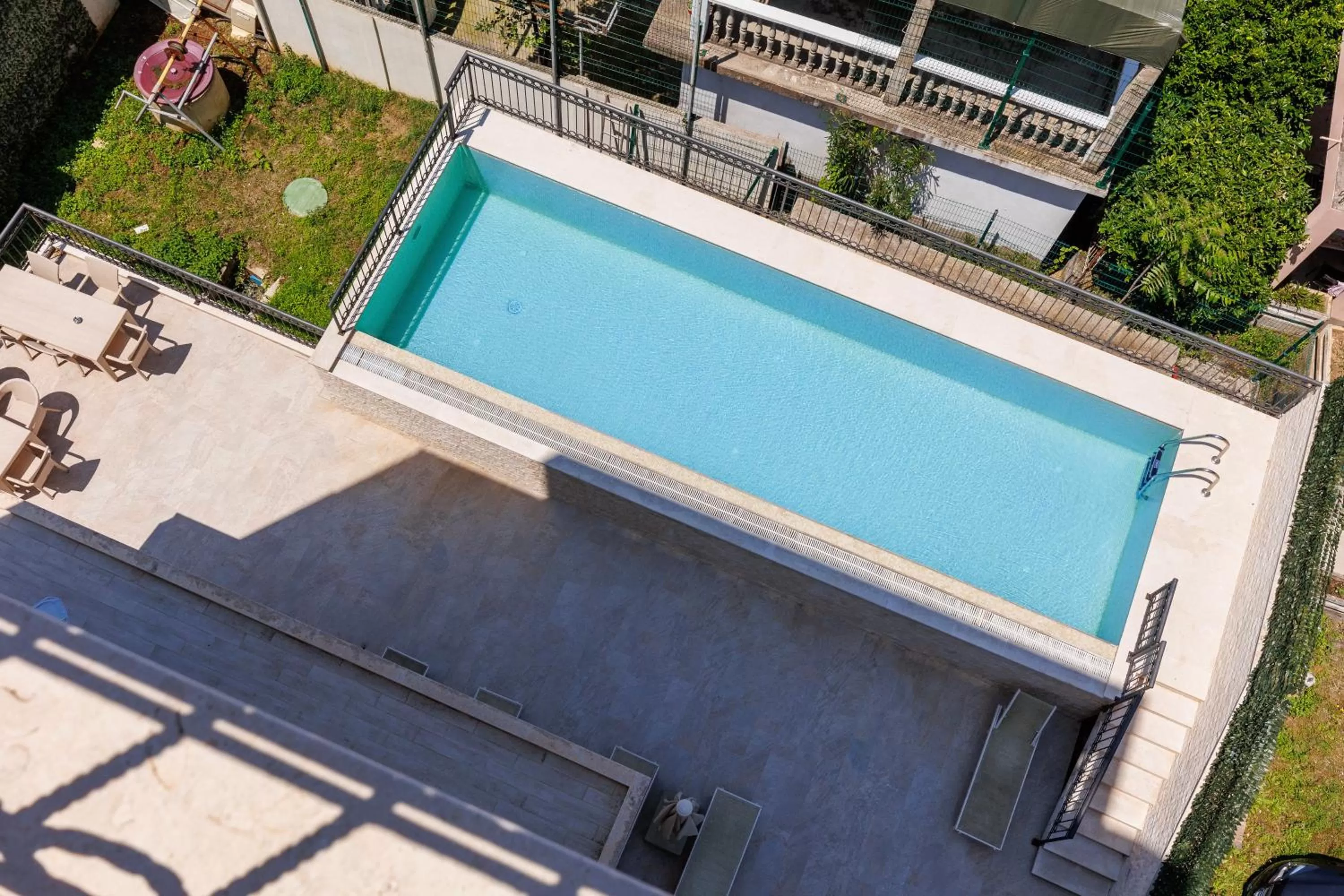 Swimming pool in Hotel Kadmo by Aycon