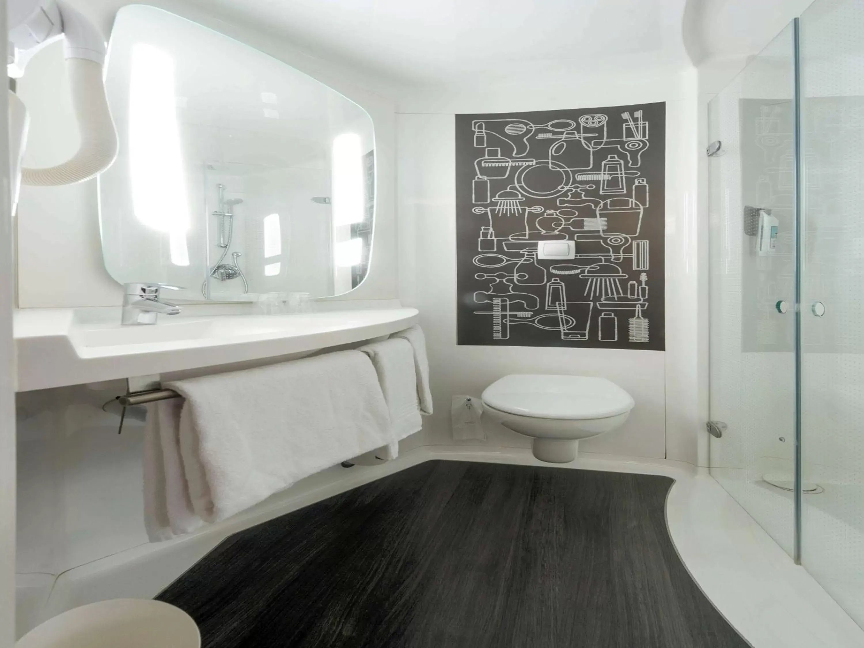 Photo of the whole room, Bathroom in ibis Rouen Centre Champ de Mars