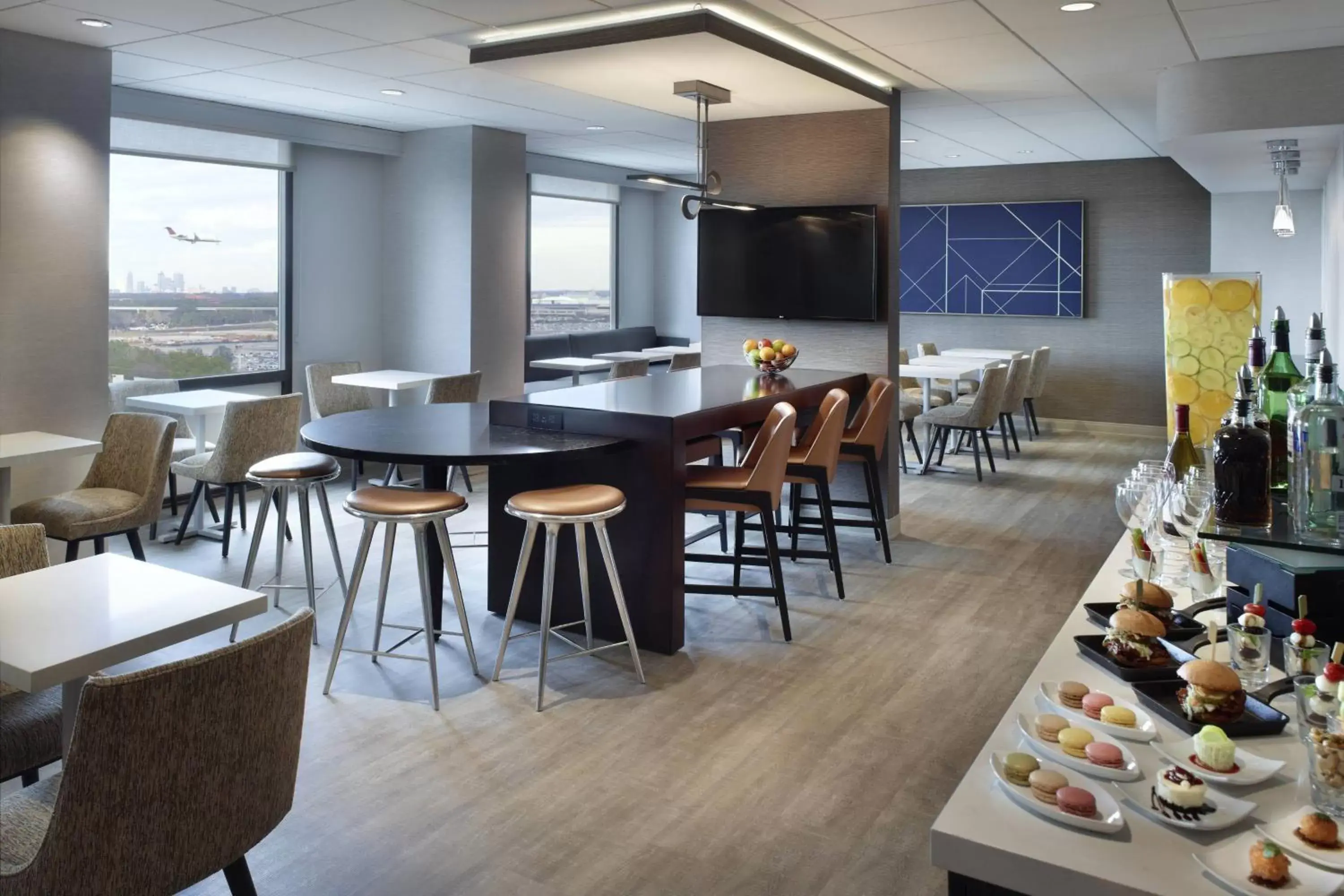 Lounge or bar, Restaurant/Places to Eat in Atlanta Airport Marriott